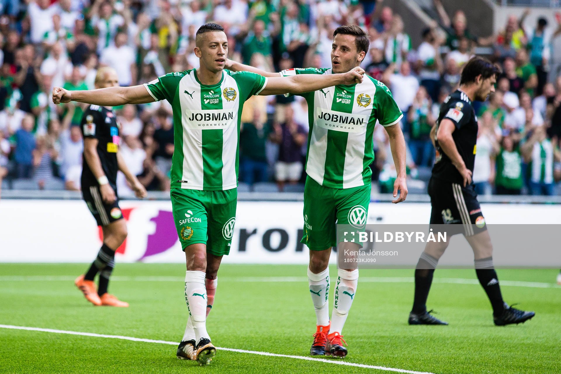 Hammarbys Nikola Djurdjic jublar med Jeppe Andersen