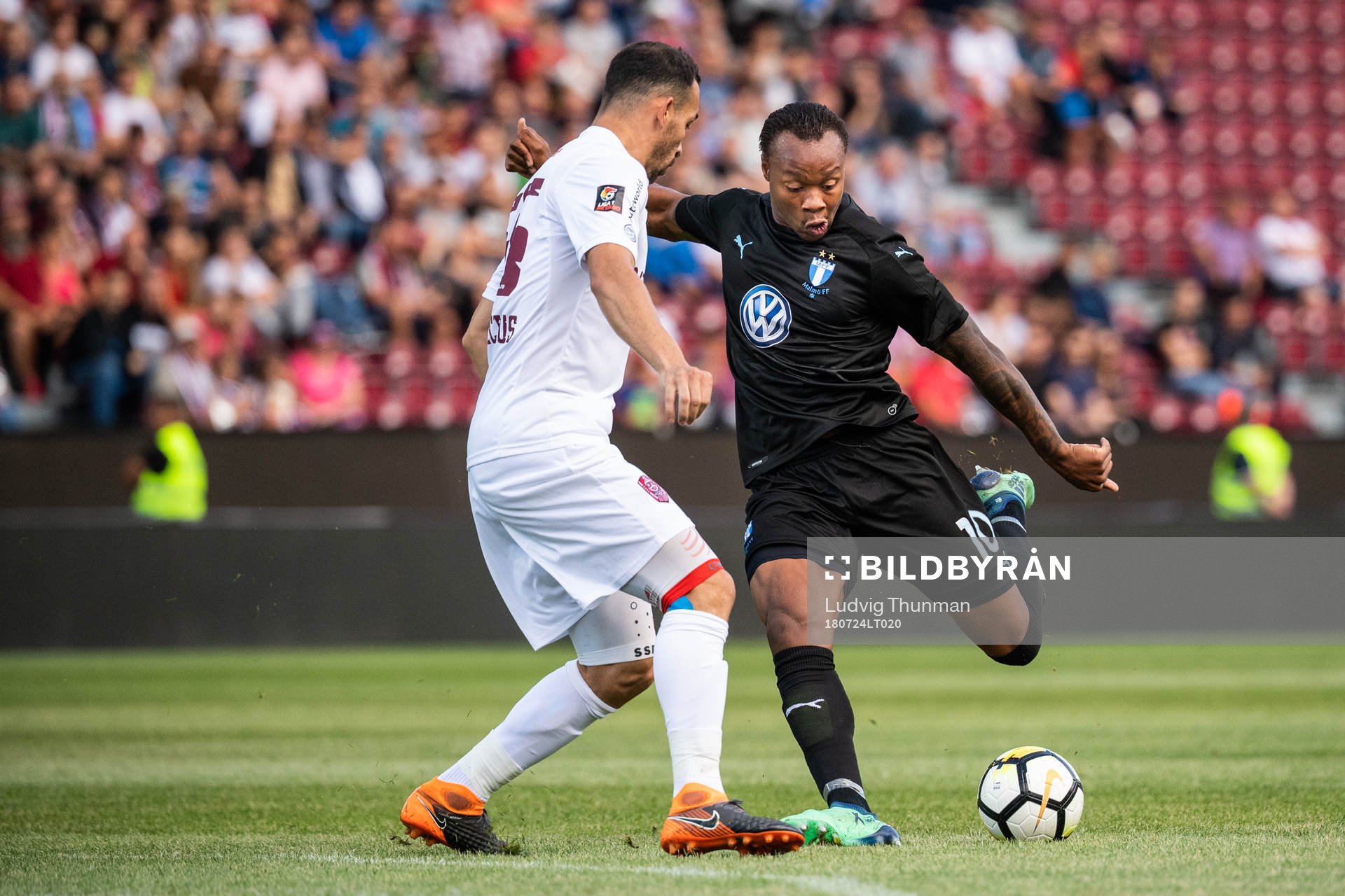 Paulo Vinicius of Cluj defends against Carlos Strandberg of