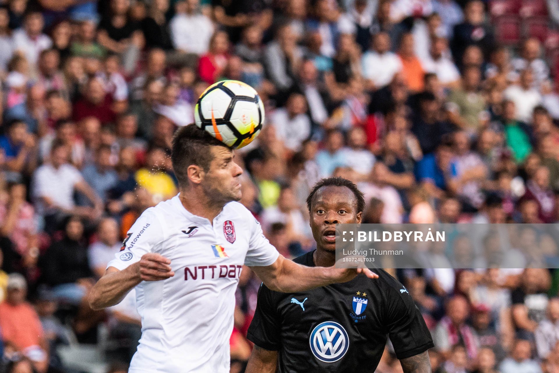 George Țucudean of Cluj and Carlos Strandberg of Malmö FF