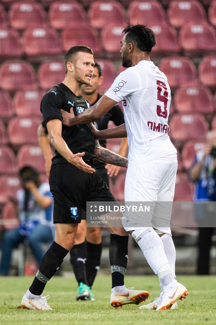 Irritation between Arnór Ingvi Traustason of Malmö FF and