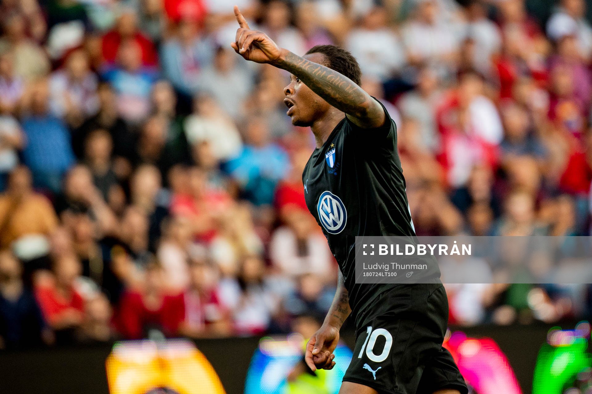 Carlos Strandberg of Malmö FF celebrates