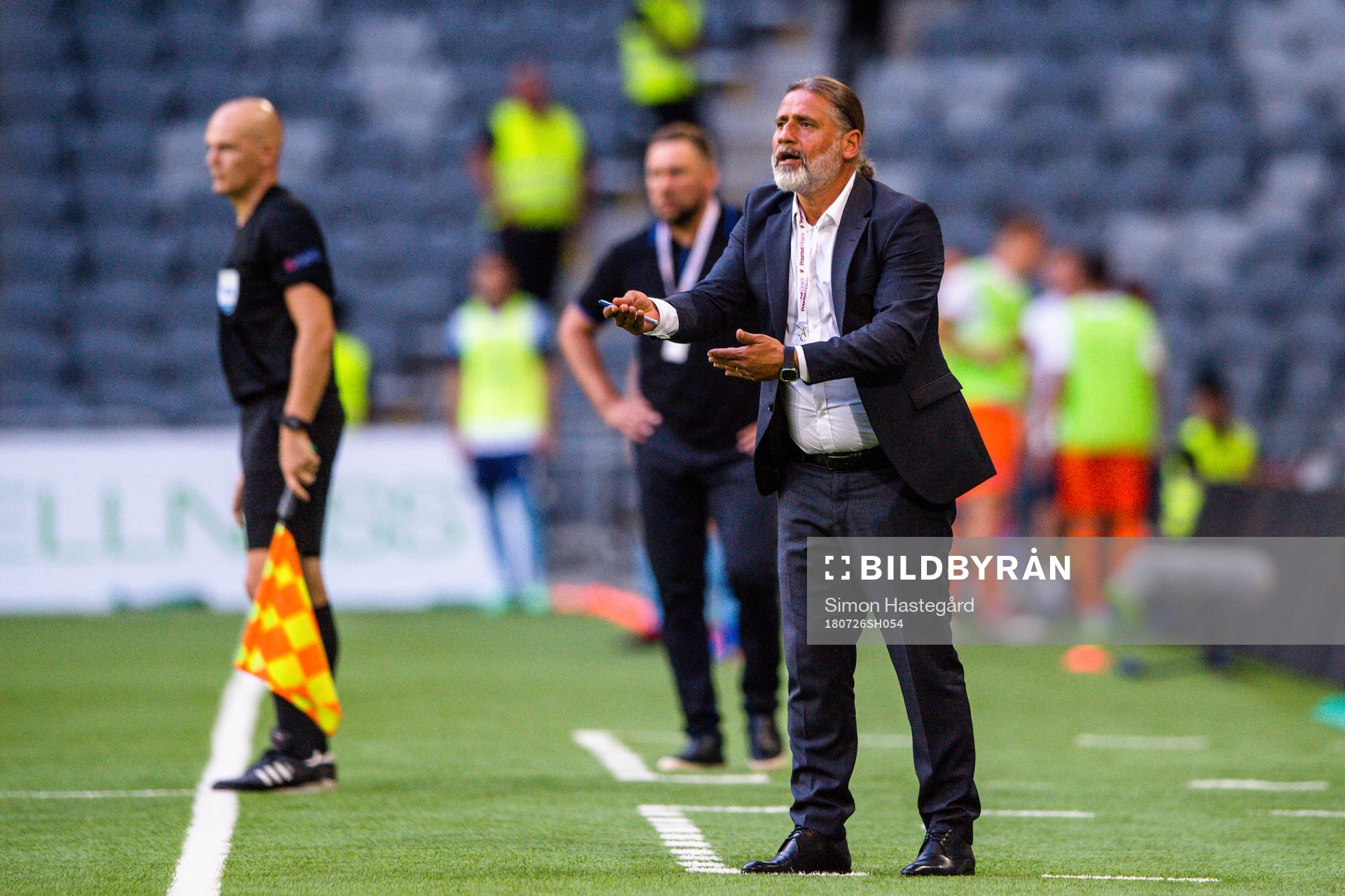 Head coach tränare Özcan Melkemichel of Djurgården