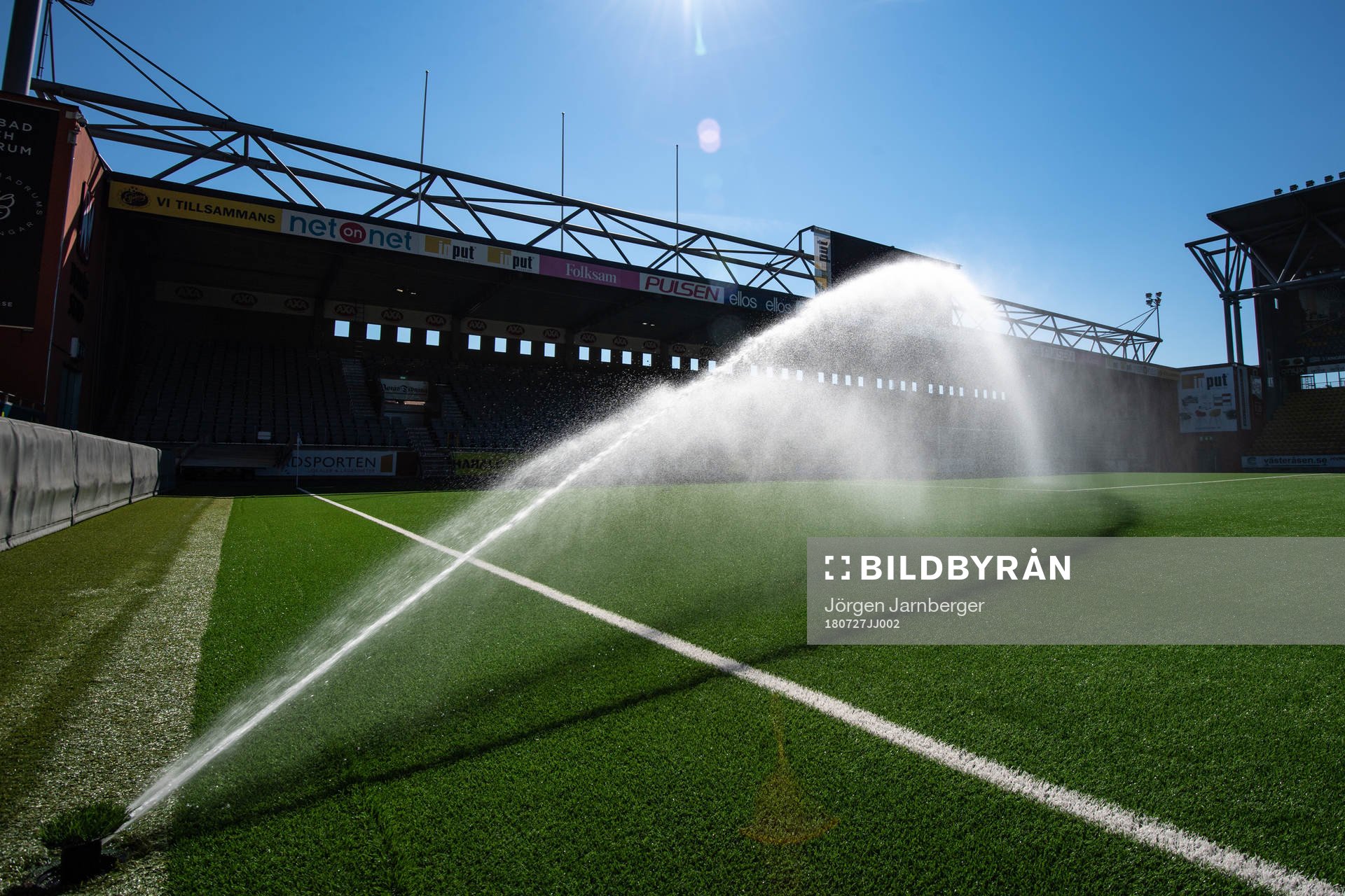 Planen vattnas innan det Allsvenska fotbollslaget Elfsborgs