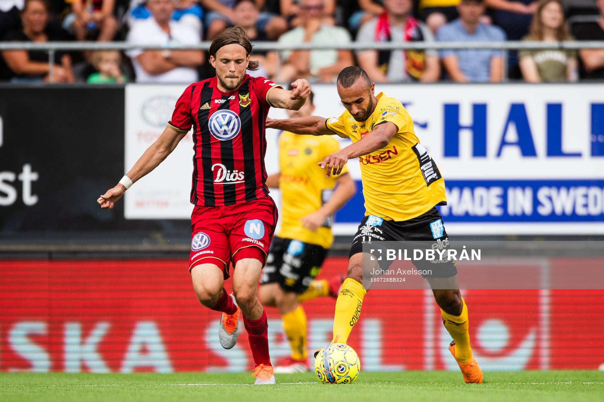 Östersunds Tom Pettersson och Elfsborgs Issam Jebali i