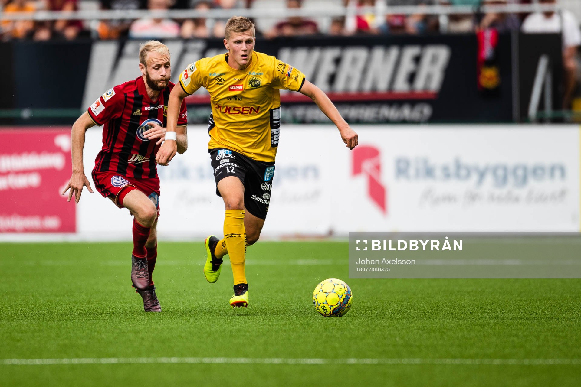Östersunds Curtis Edwards och Elfsborgs Joakim Nilsson i