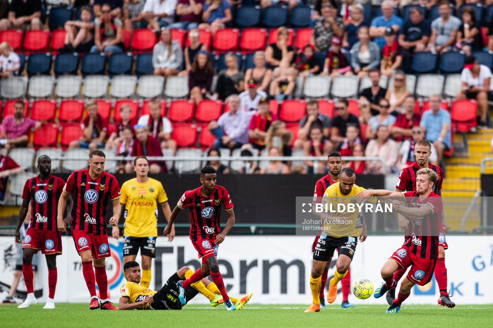 Elfsborgs Issam Jebali och Östersunds Ludvig Fritzson i