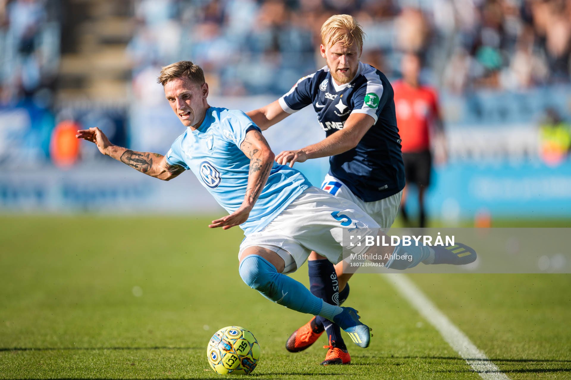 Malmö FFs Sören Rieks och Norrköpings Kalle Holmberg i kamp om bollen under fotbollsmatchen i Allsvenskan mellan Malmö FF och Norrköping den 28 juli 2018 i Malmö.