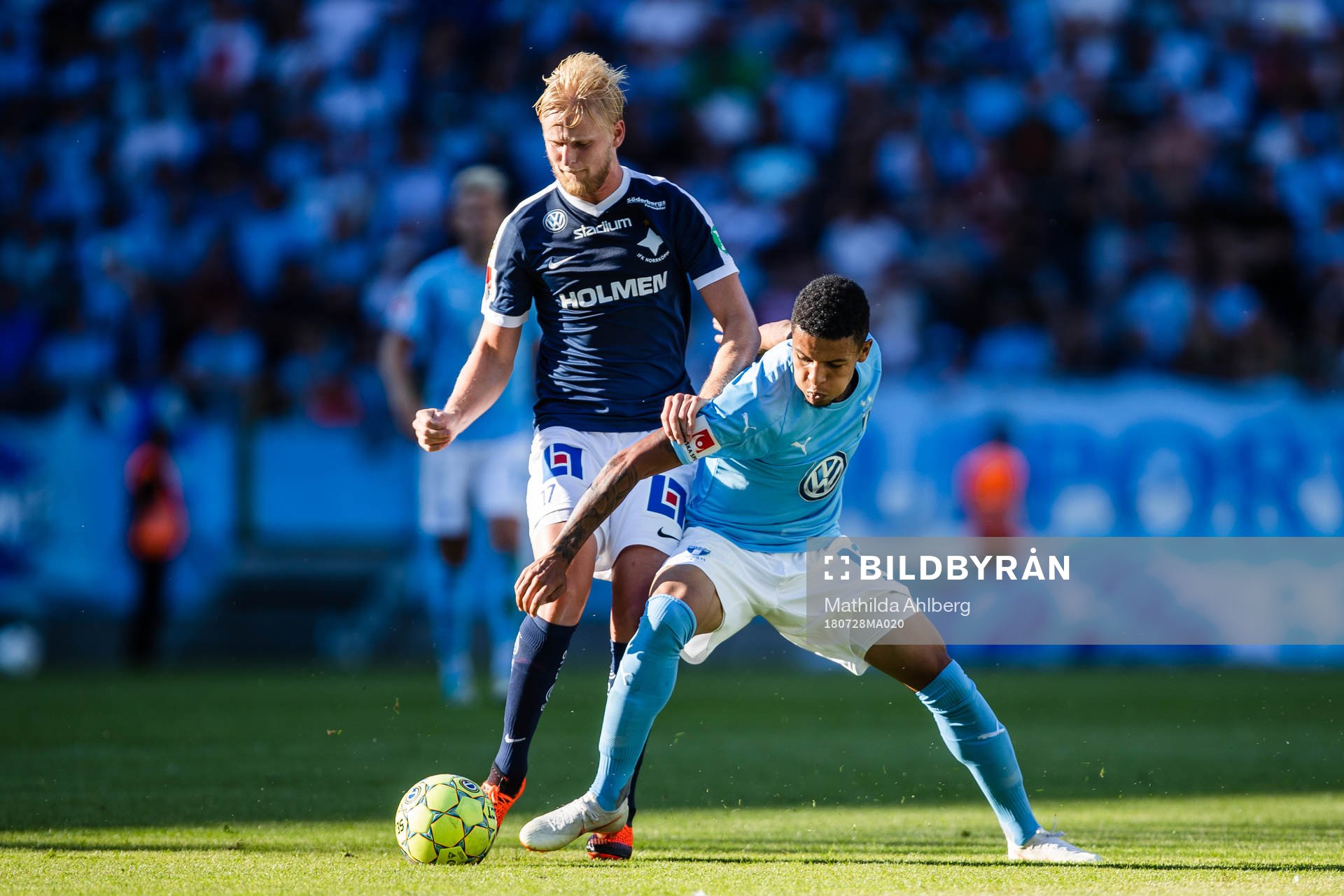 Norrköpings Kalle Holmberg och Malmö FFs Romain Gall i