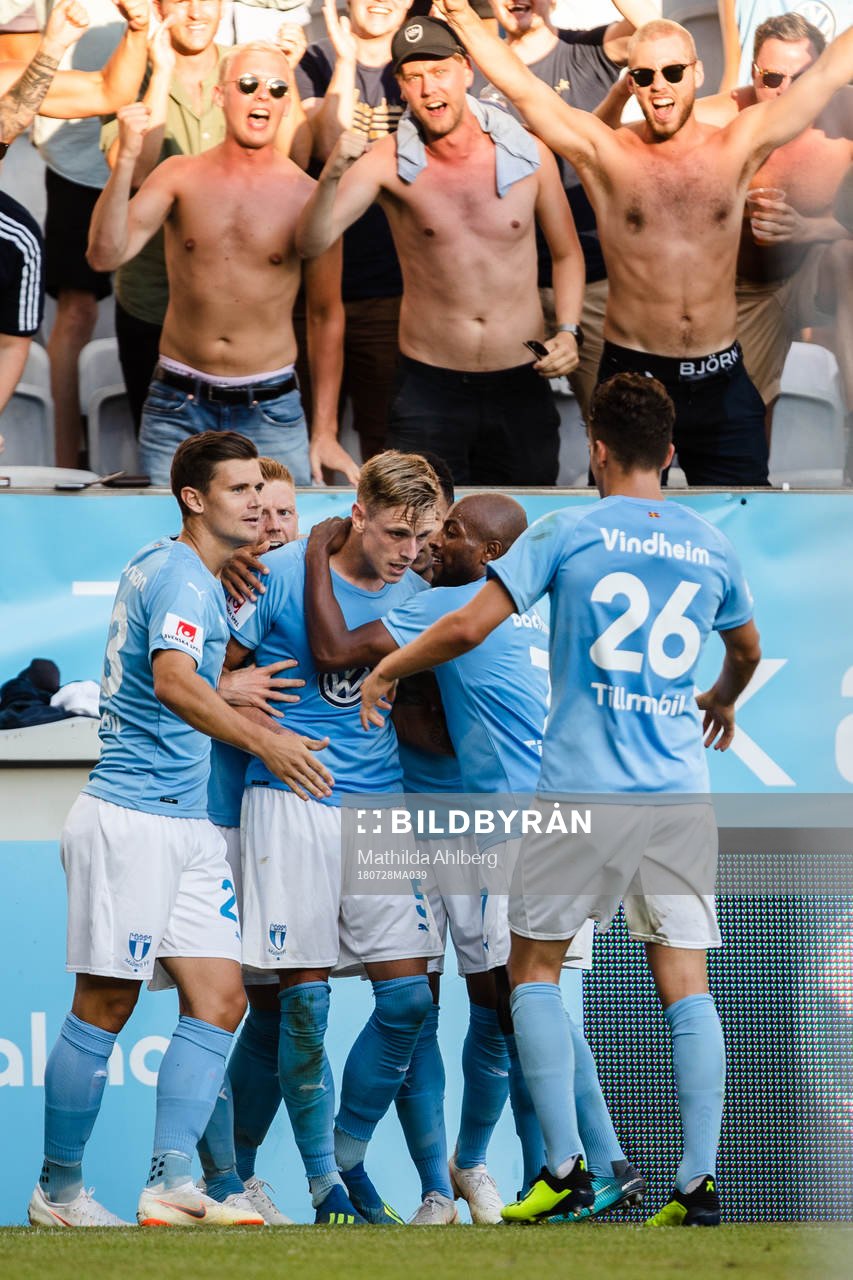 Malmö FFs Sören Rieks (mitten) jublar med Marcus Antonsson, Fouad Bachirou och Andreas Vindheim efter att han gjort 2-1-målet under fotbollsmatchen i Allsvenskan mellan Malmö FF och Norrköping den 28 juli 2018 i Malmö.