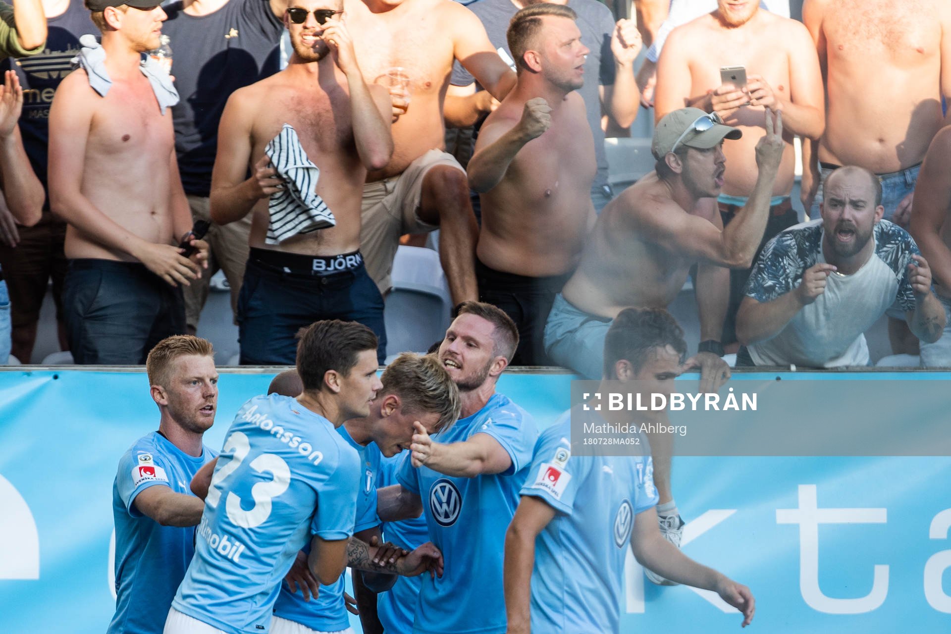 Malmö FFs Sören Rieks (mitten) jublar med Marcus