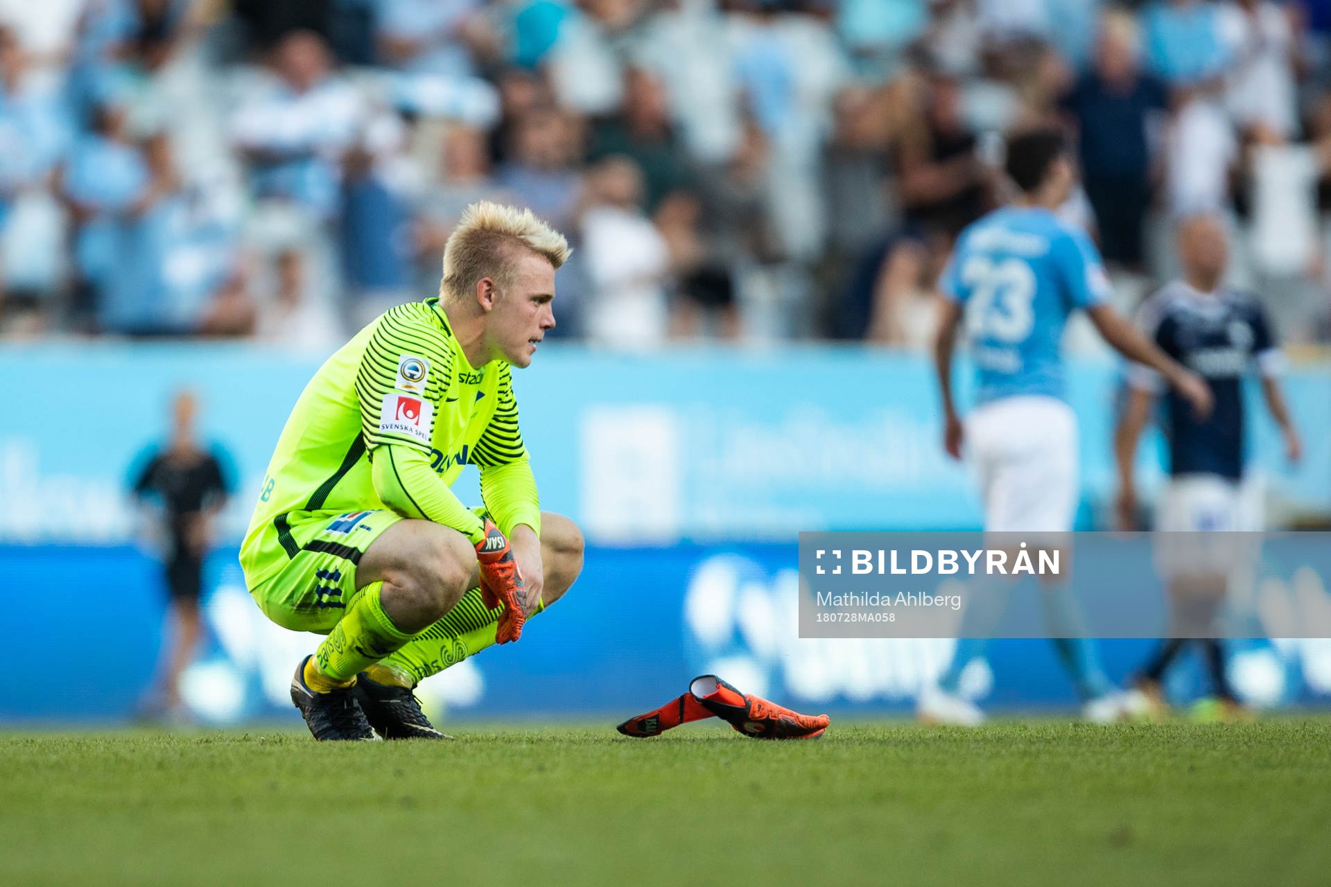 Norrköpings målvakt Isak Pettersson deppar