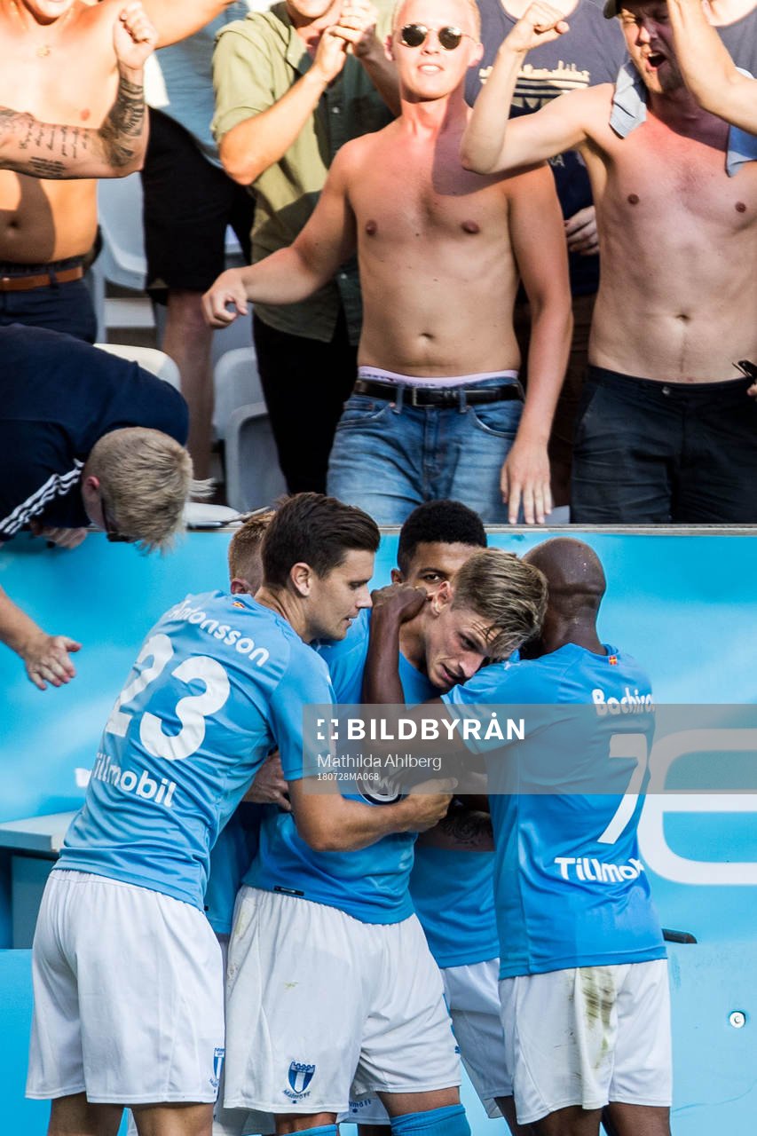 Malmö FFs Sören Rieks jublar med lagkamrater