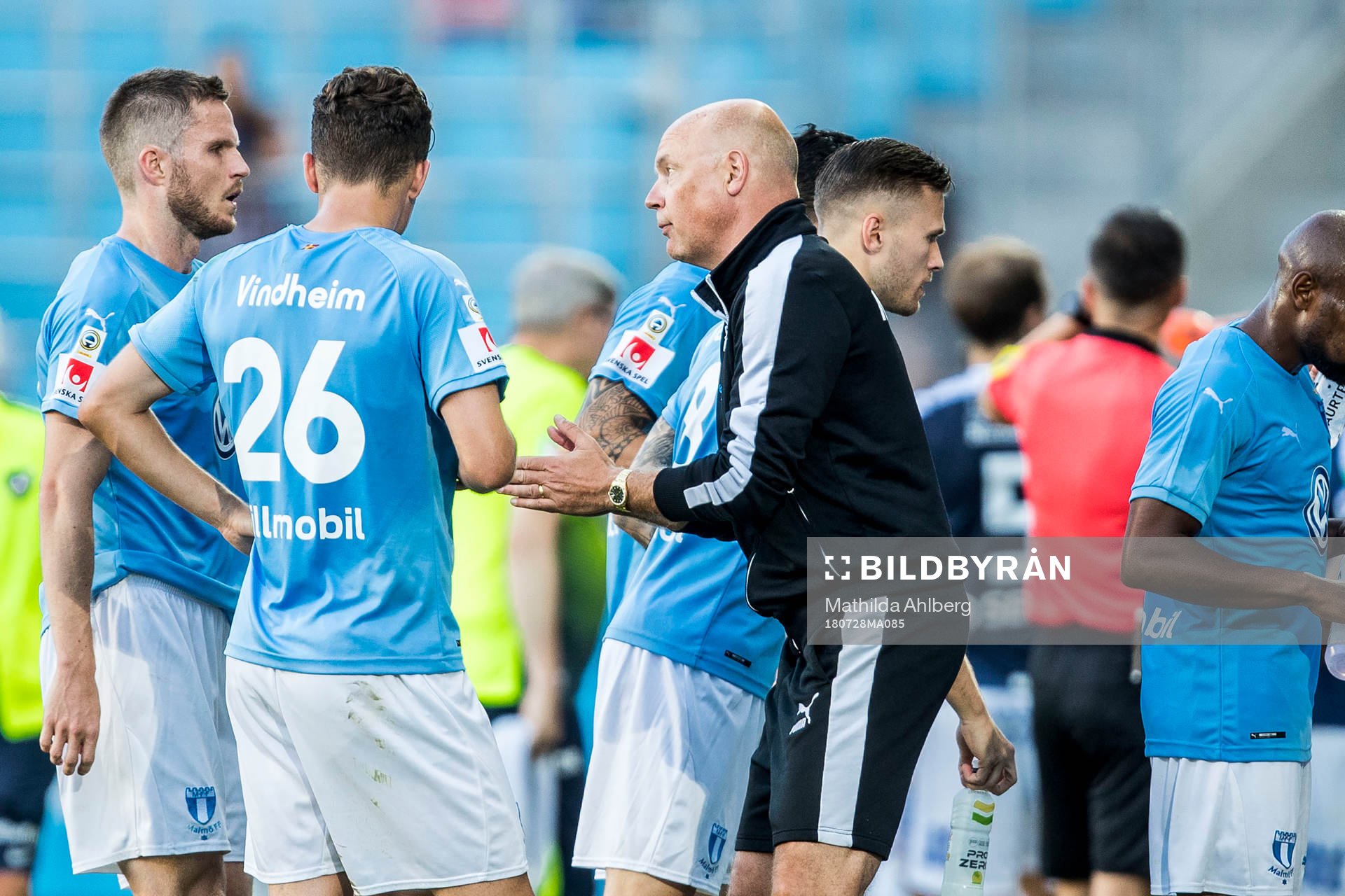 Malmö FFs tränare Uwe Rösler  diskuterar med Lasse