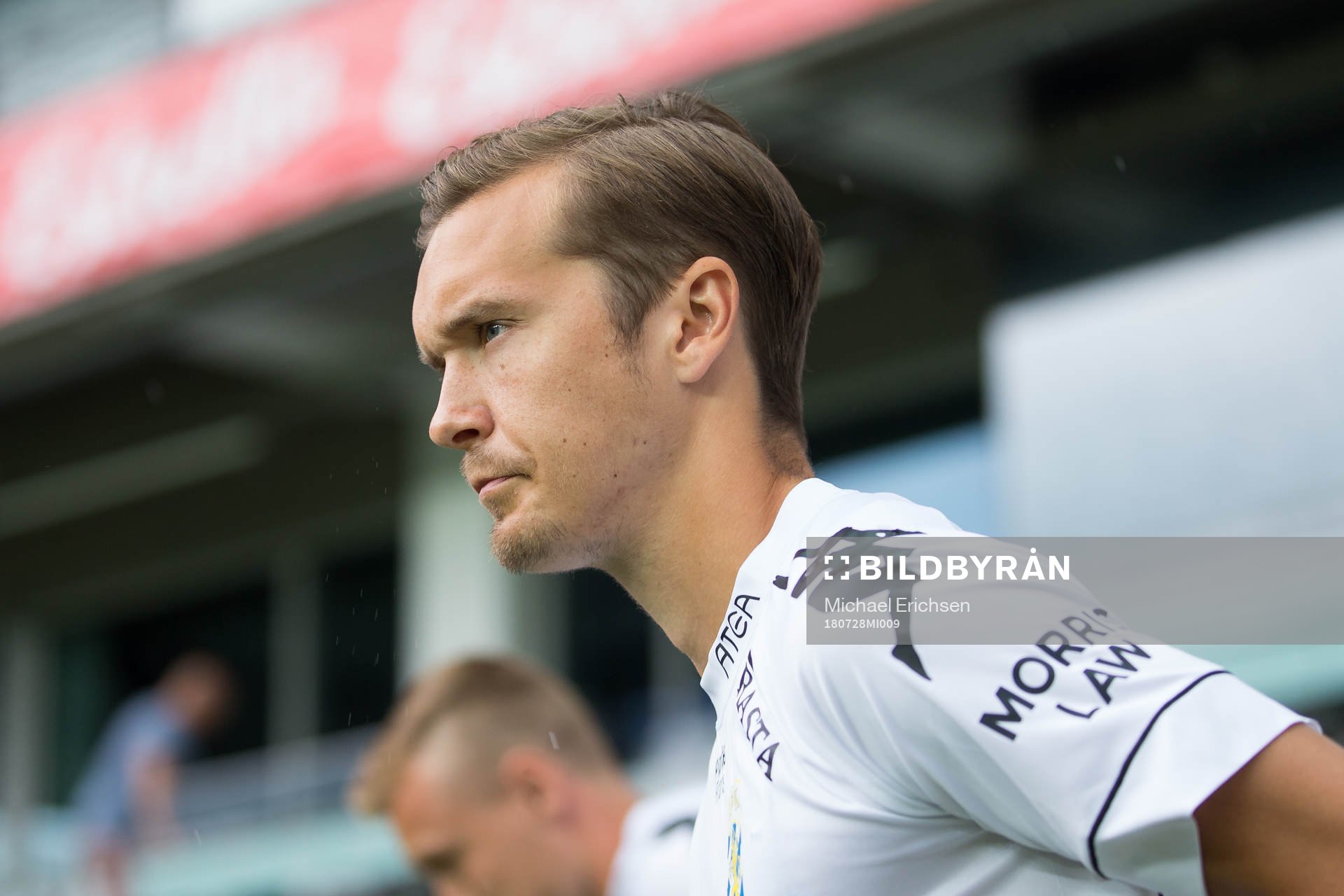 IFK Göteborgs Patrik Karlsson Lagemyr på väg ut för att
