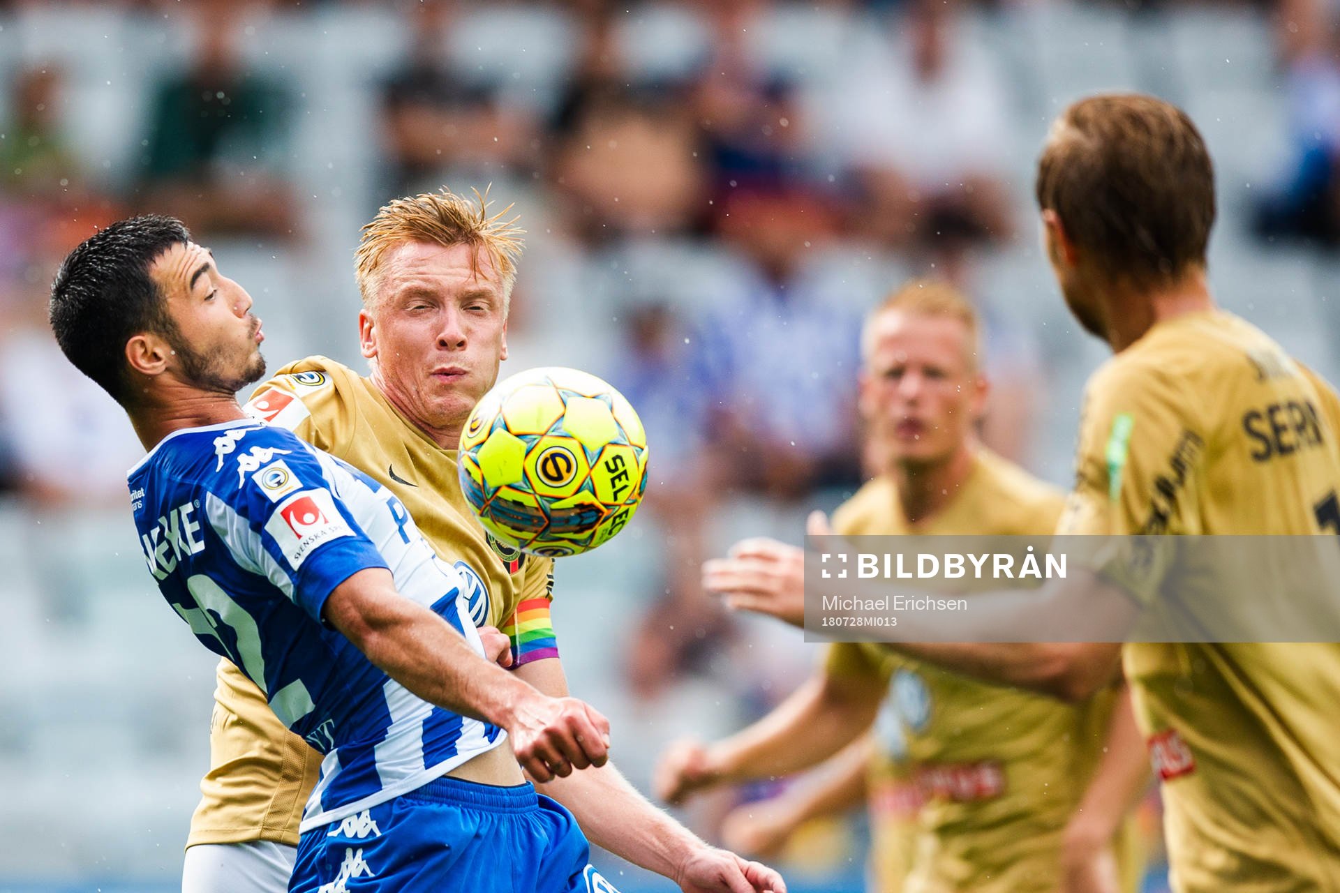 IFK Göteborgs Giorgi Kharaishvili och Brommapojkarnas Gustav Sandberg Magnusson i kamp om bollen under fotbollsmatchen i allsvenskan mellan IFK Göteborg och Brommapojkarna den 28 juli 2018 i Göteborg.