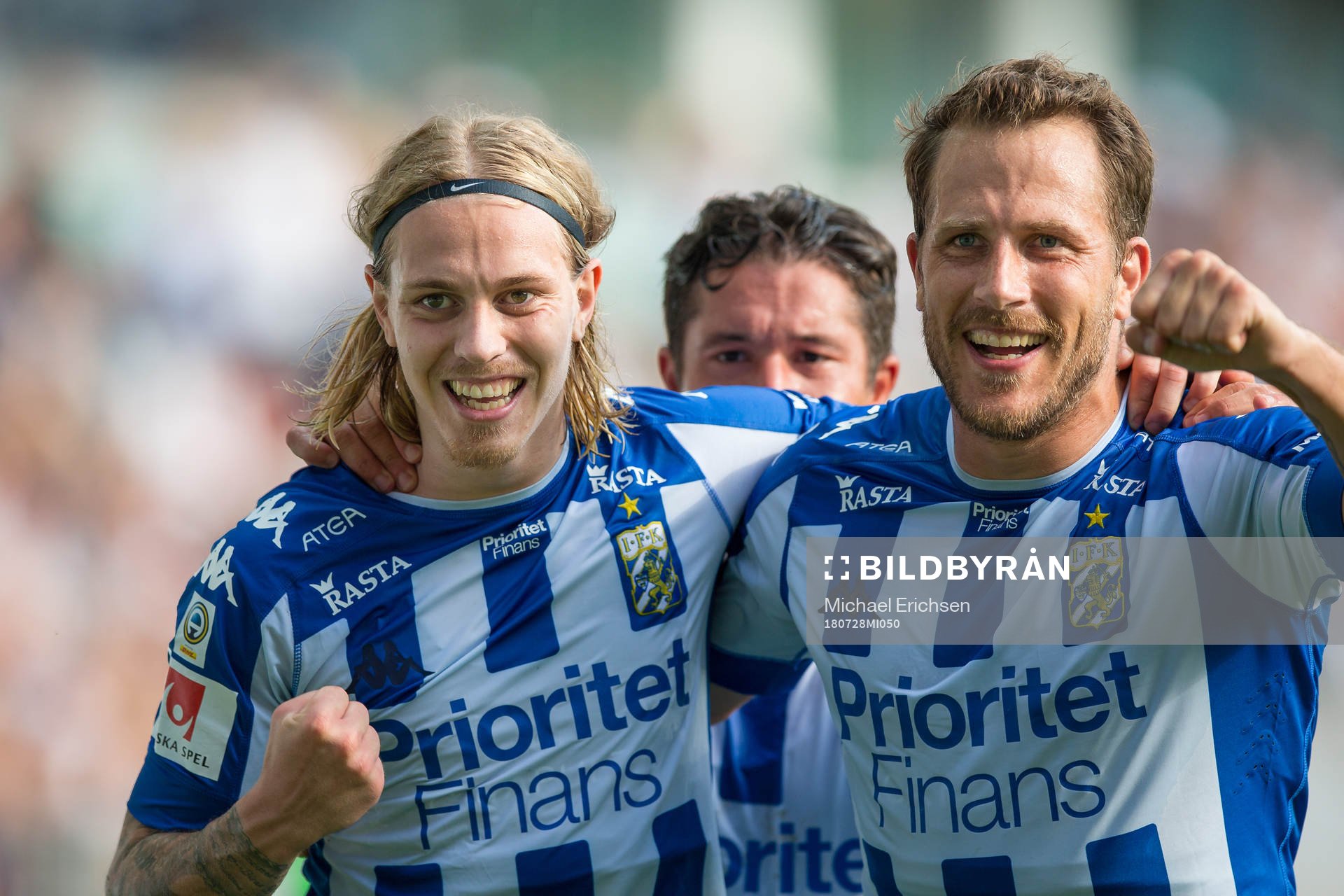 IFK Göteborgs Elias Mar Omarsson jublar ihop med Tobias