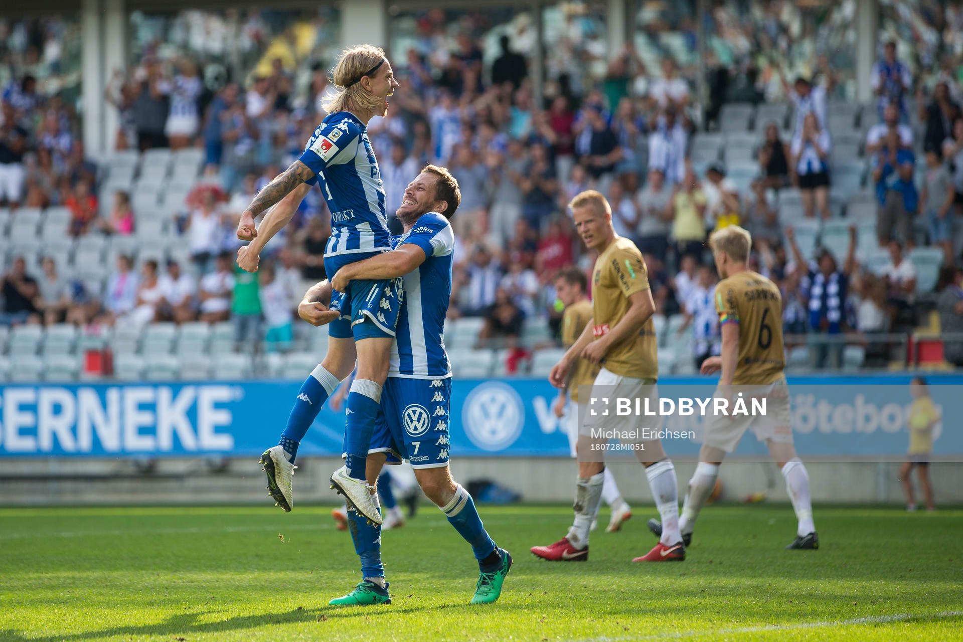 IFK Göteborgs Elias Mar Omarsson jublar ihop med Tobias