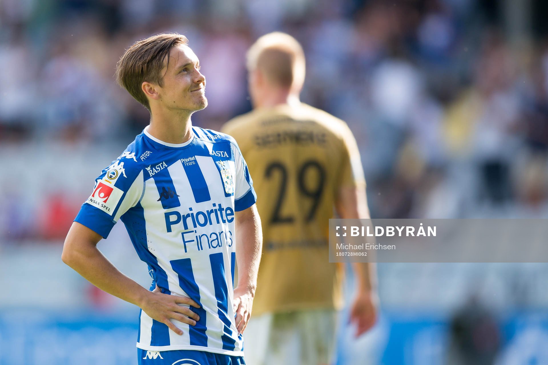 IFK Göteborgs Patrik Karlsson Lagemyr tittar upp mot