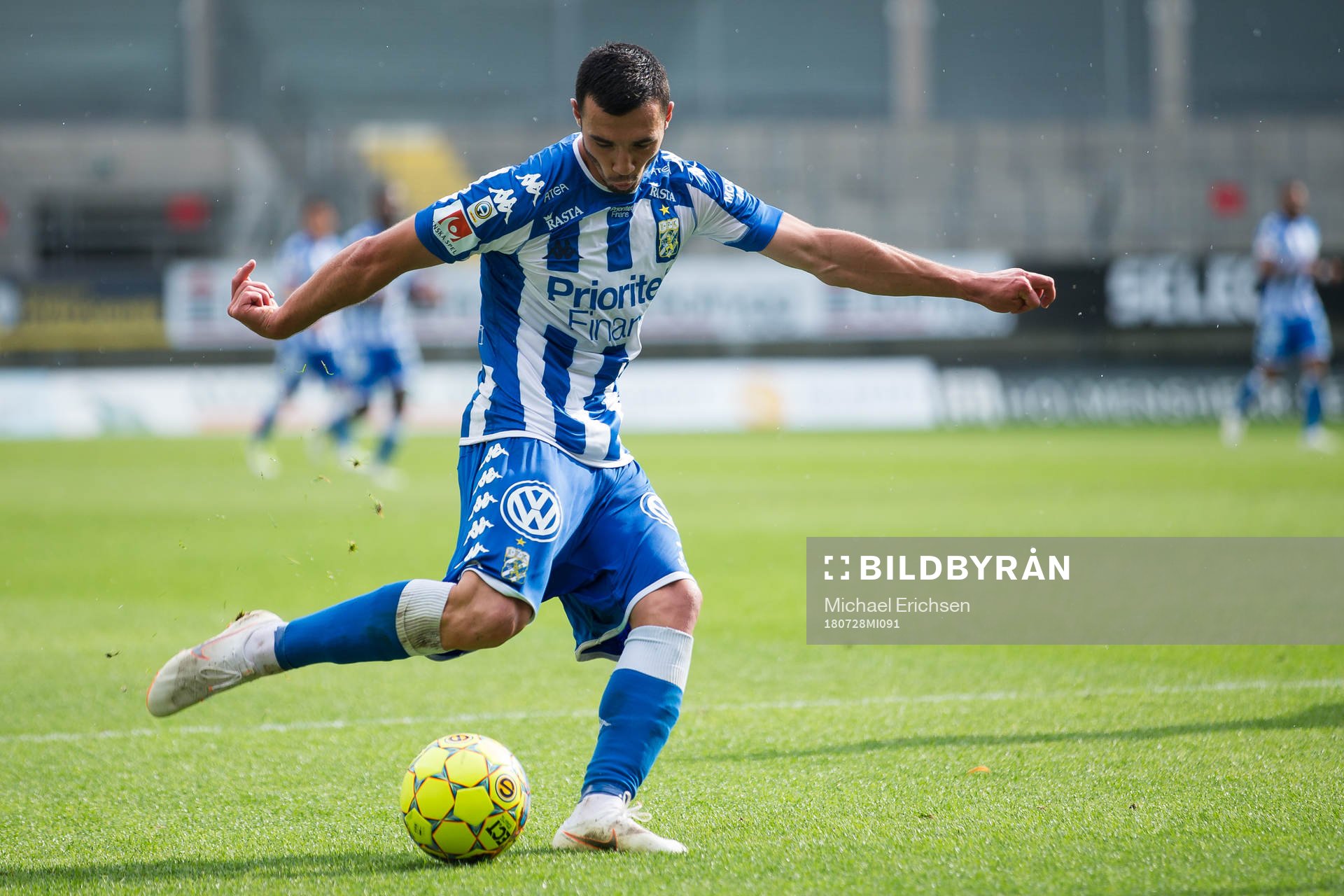 IFK Göteborgs Giorgi Kharaishvili skjuter ett skott