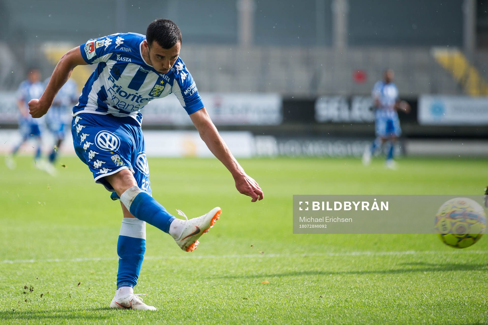 IFK Göteborgs Giorgi Kharaishvili skjuter ett skott
