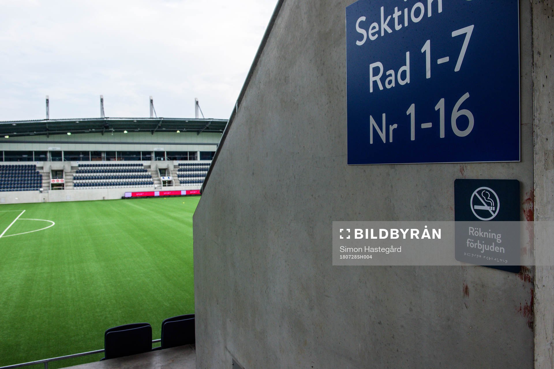 Läktaringång inne på Gavlevallen före fotbollsmatchen i