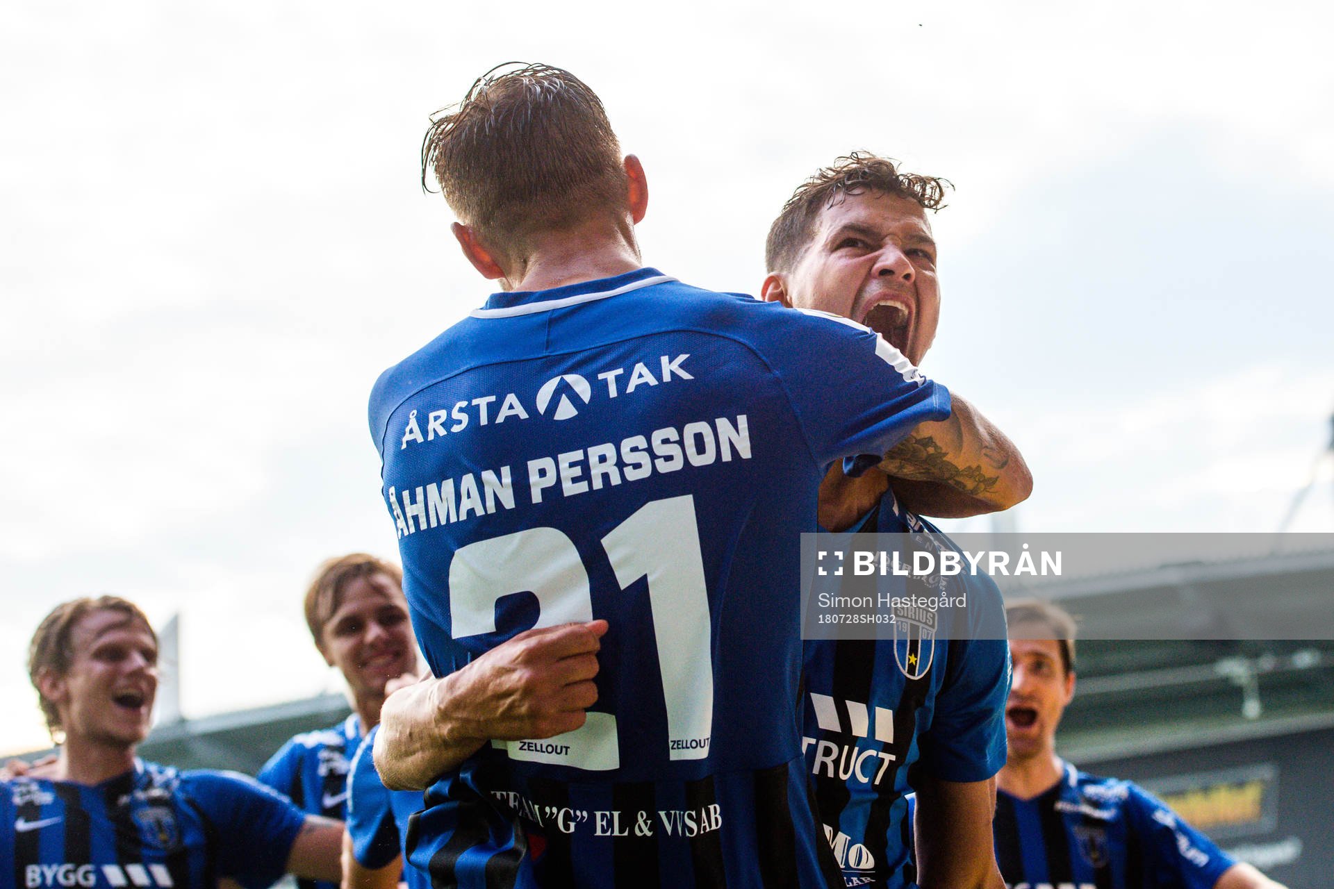 Sirius Andreas Eriksson och Mauricio Albornoz jublar