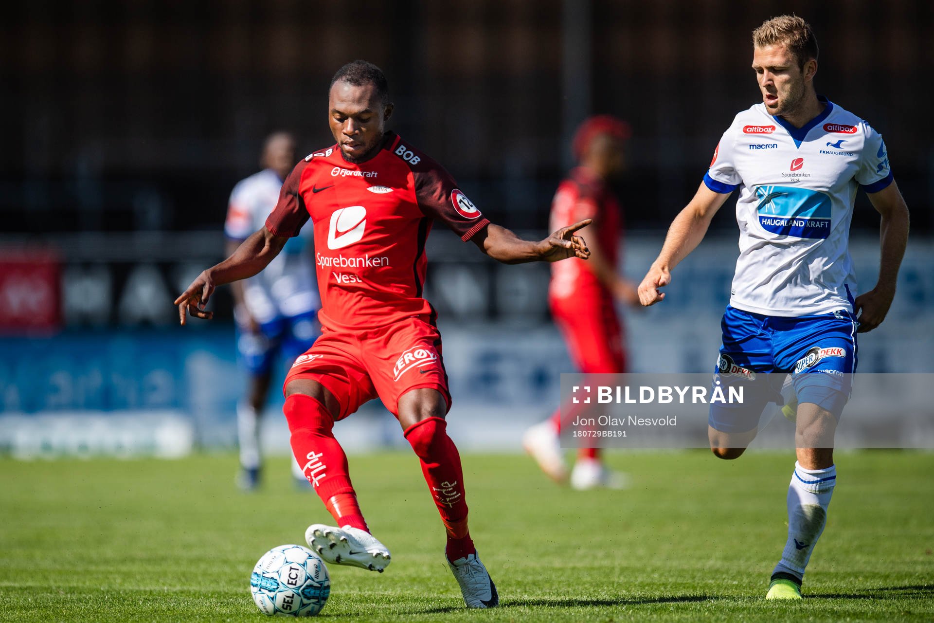 Gilbert Koomson of Brann and Sondre Tronstad of Haugesund