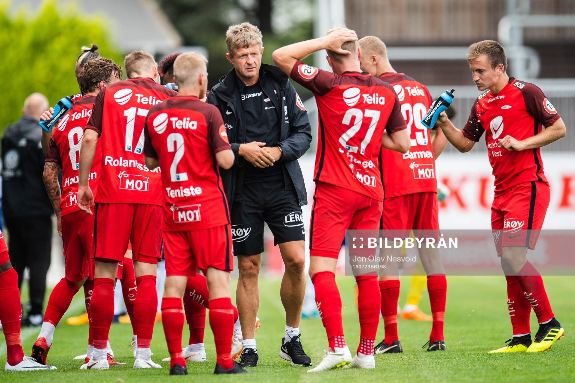Lars Arne Nilsen, head coach of Brann talks to the players