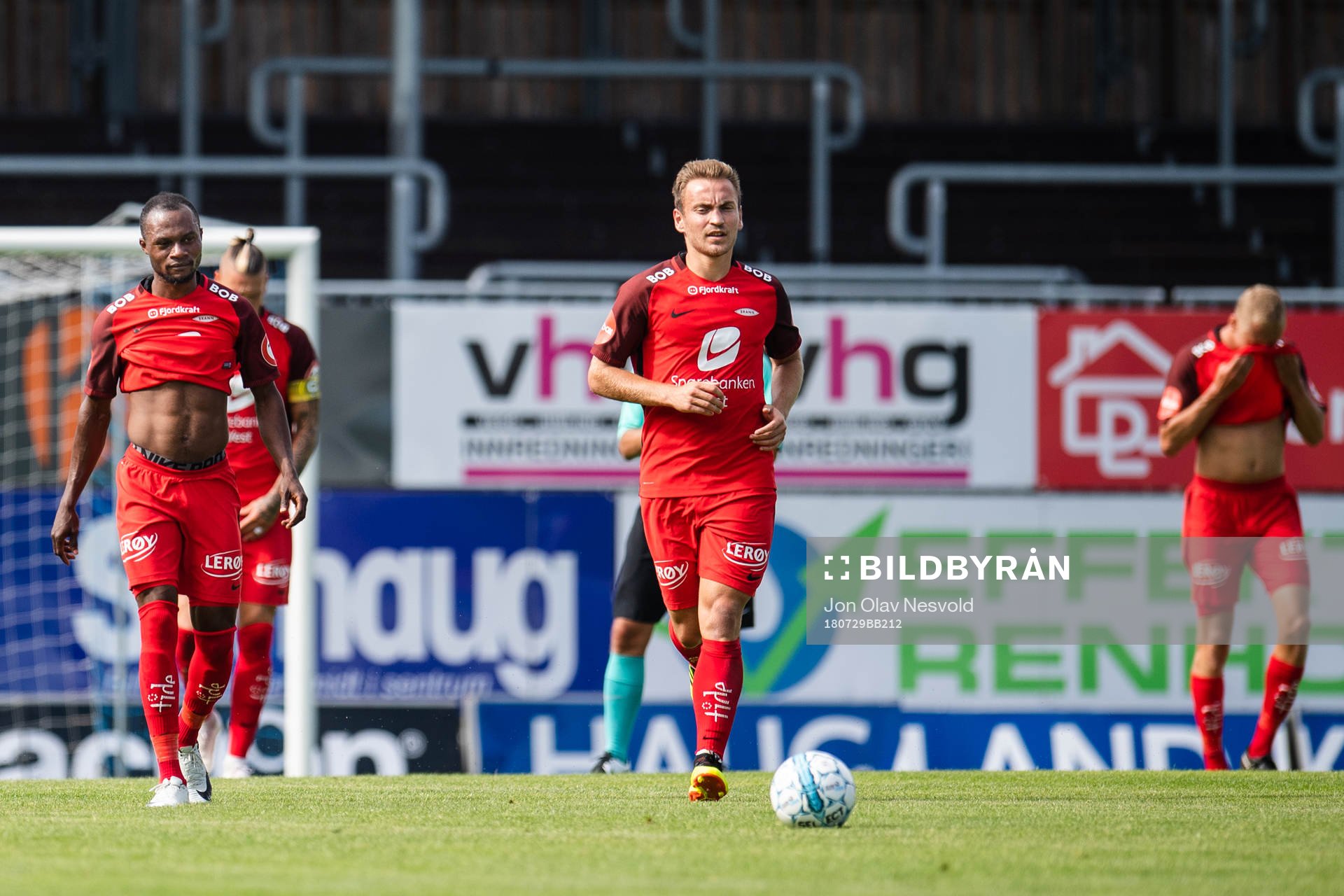 Gilbert Koomson and Amer Ordagic of Brann looks dejected