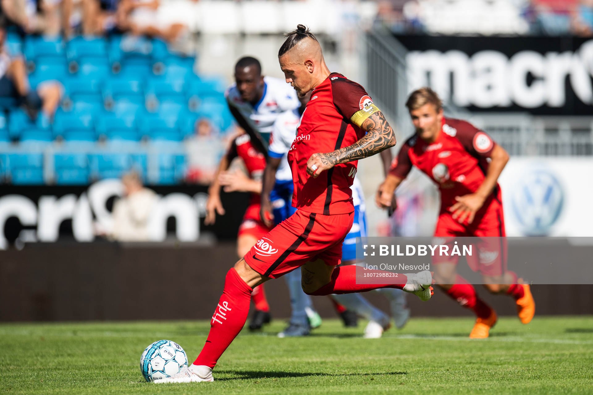 Vito Wormgoor of Brann scores 2-1