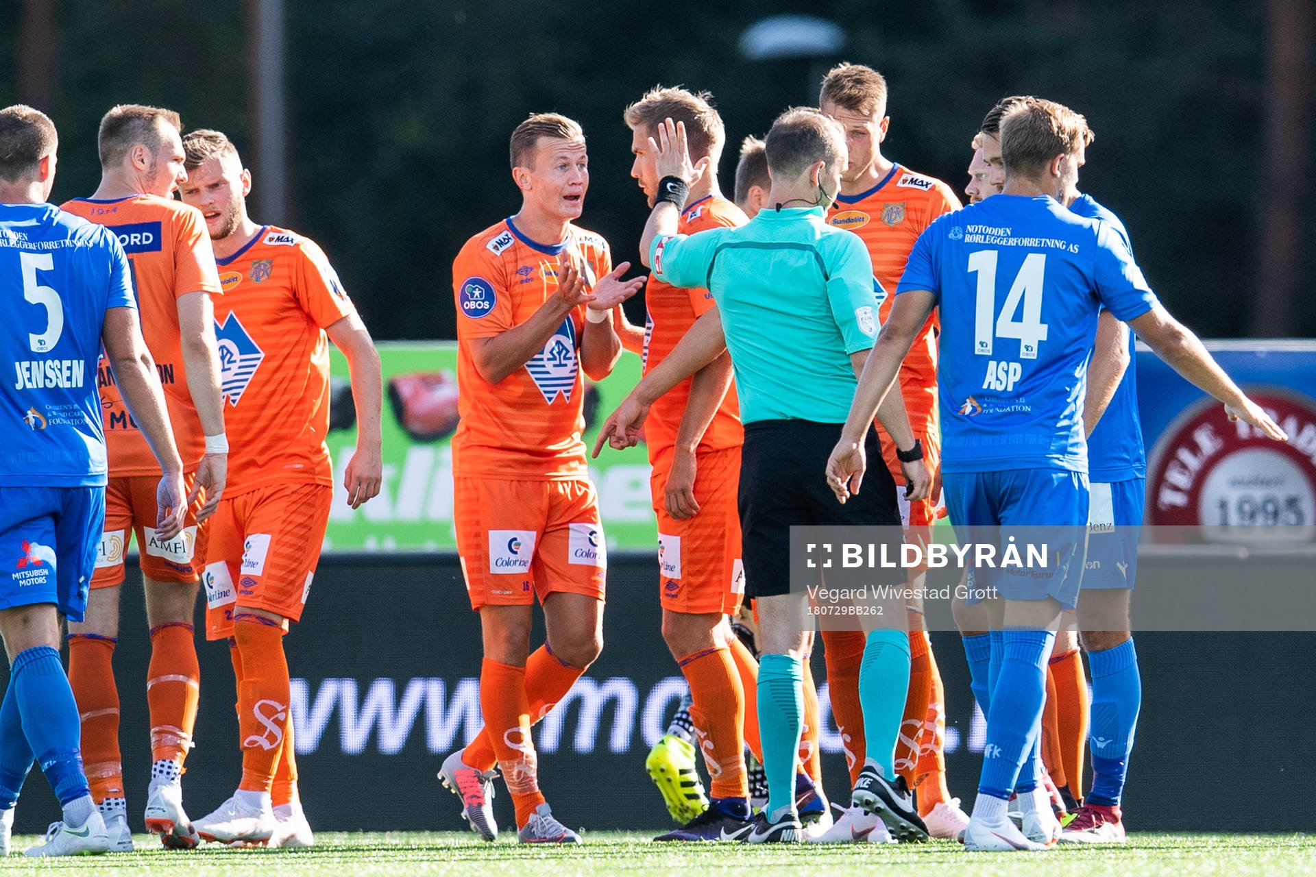 Referee Christian Moen gives a red card to Ståle Steen