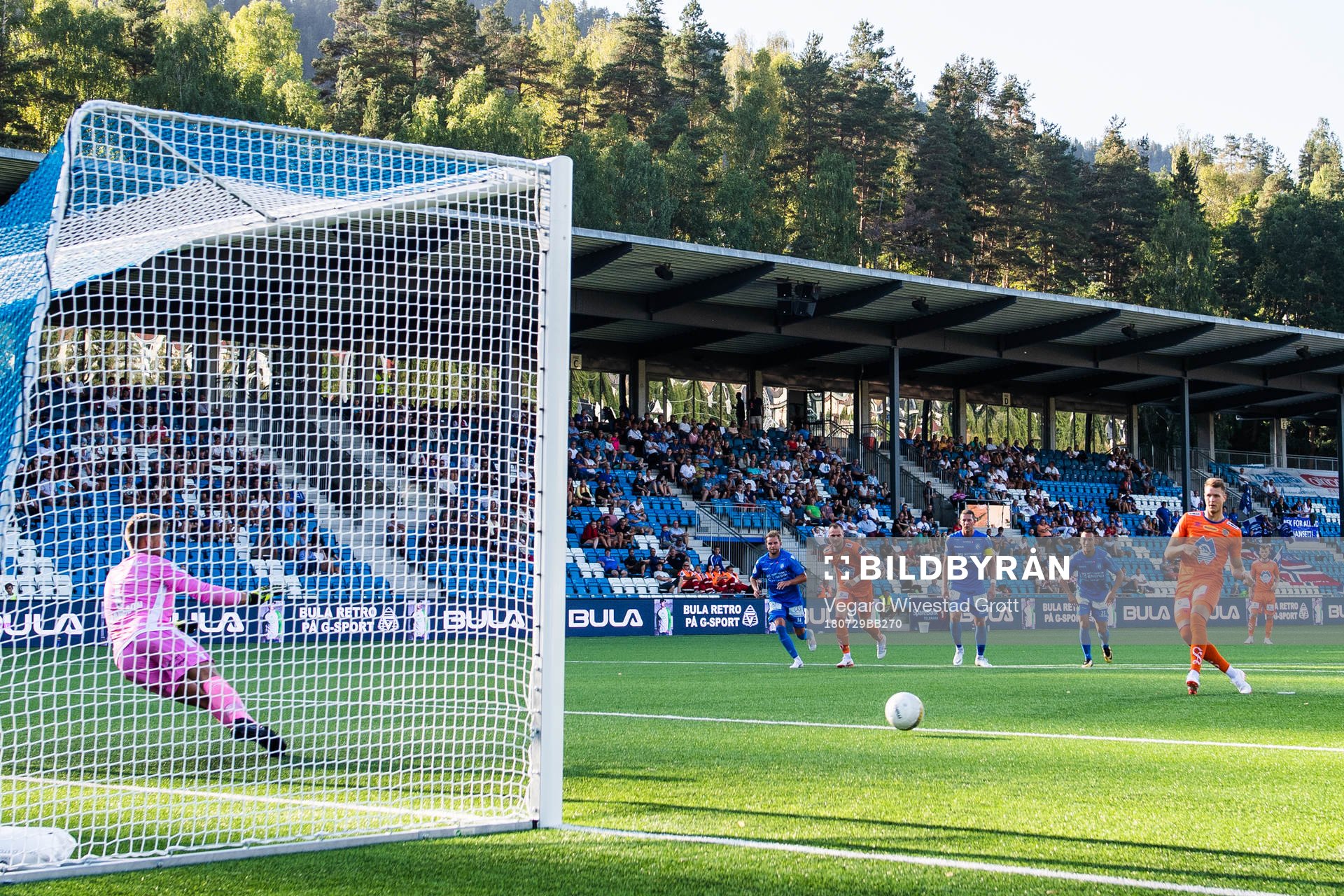 Hólmbert Aron Fridjónsson of Aalesund scores 1-1