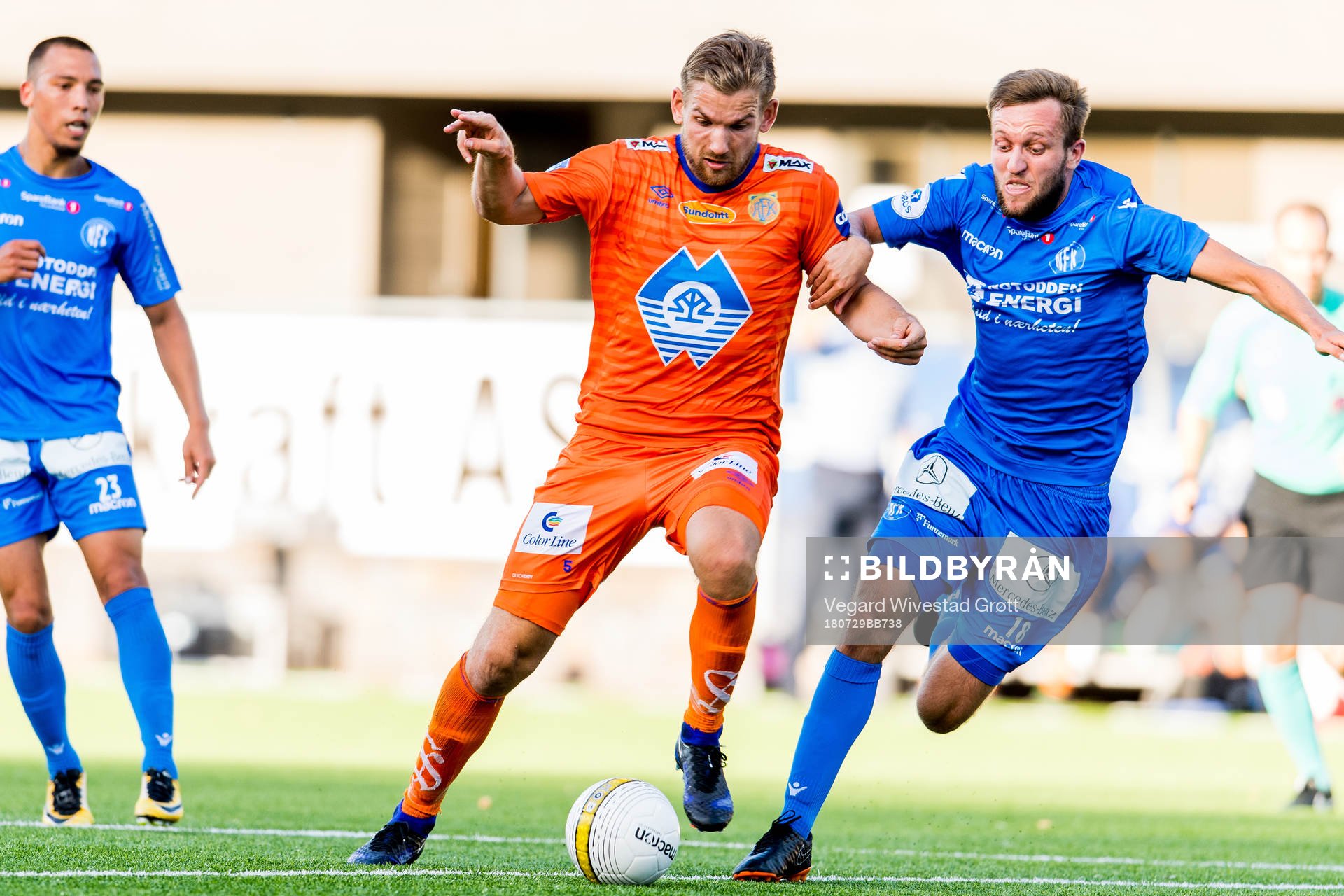 Oddbjørn Lie of Aalesund and Josh Robson of Notodden