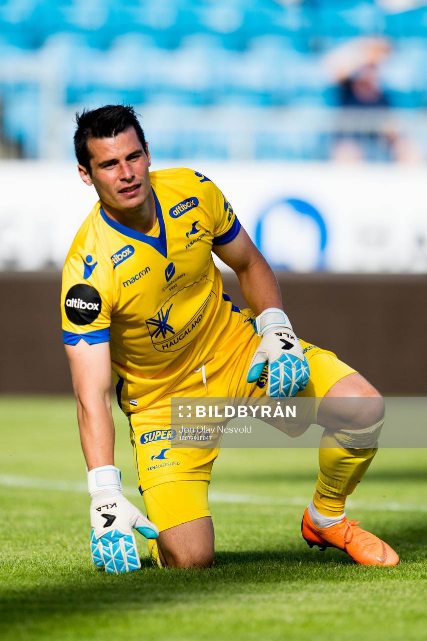 Goalkeeper Per Kristian Bråtveit of Haugesund