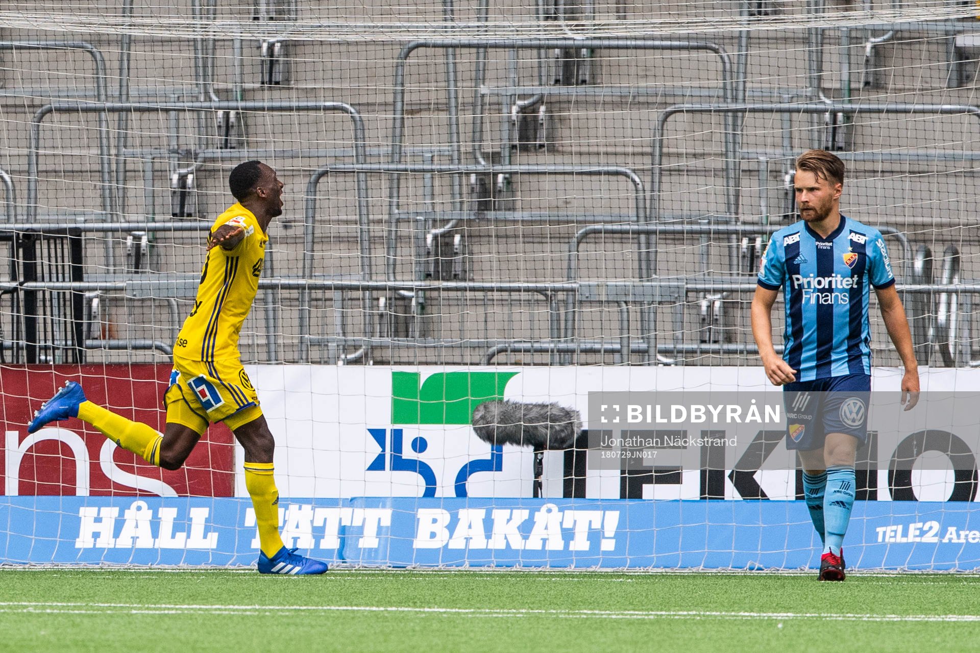 Sundsvalls Peter Wilson (till höger) jublar efter att han kvitterat till 1-1 under fotbollsmatchen i Allsvenskan mellan Djurgården och GIF Sundsvall den 29 juli 2018 i Stockholm.