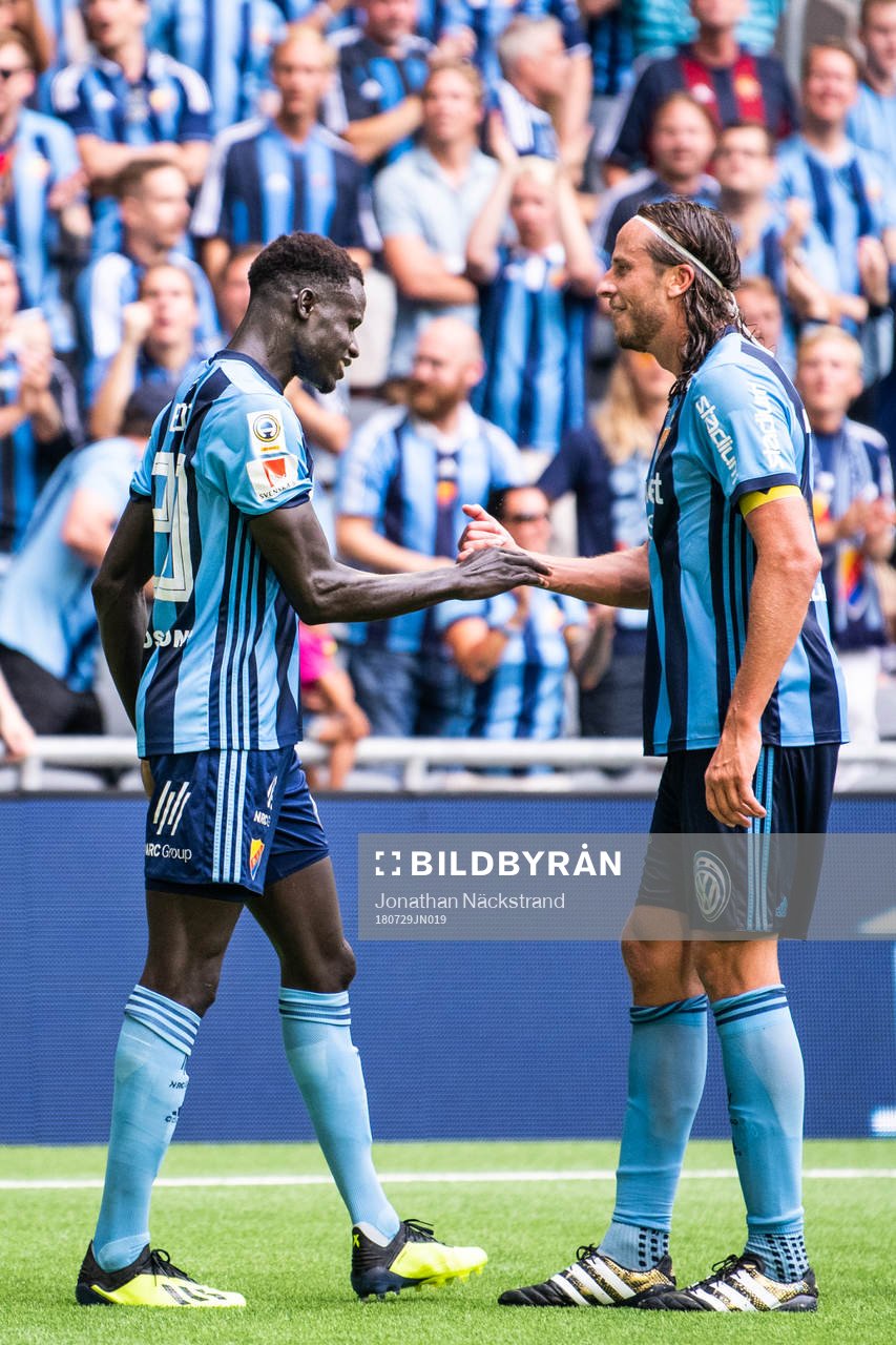 Djurgårdens Aliou Badji jublar med Jonas Olsson