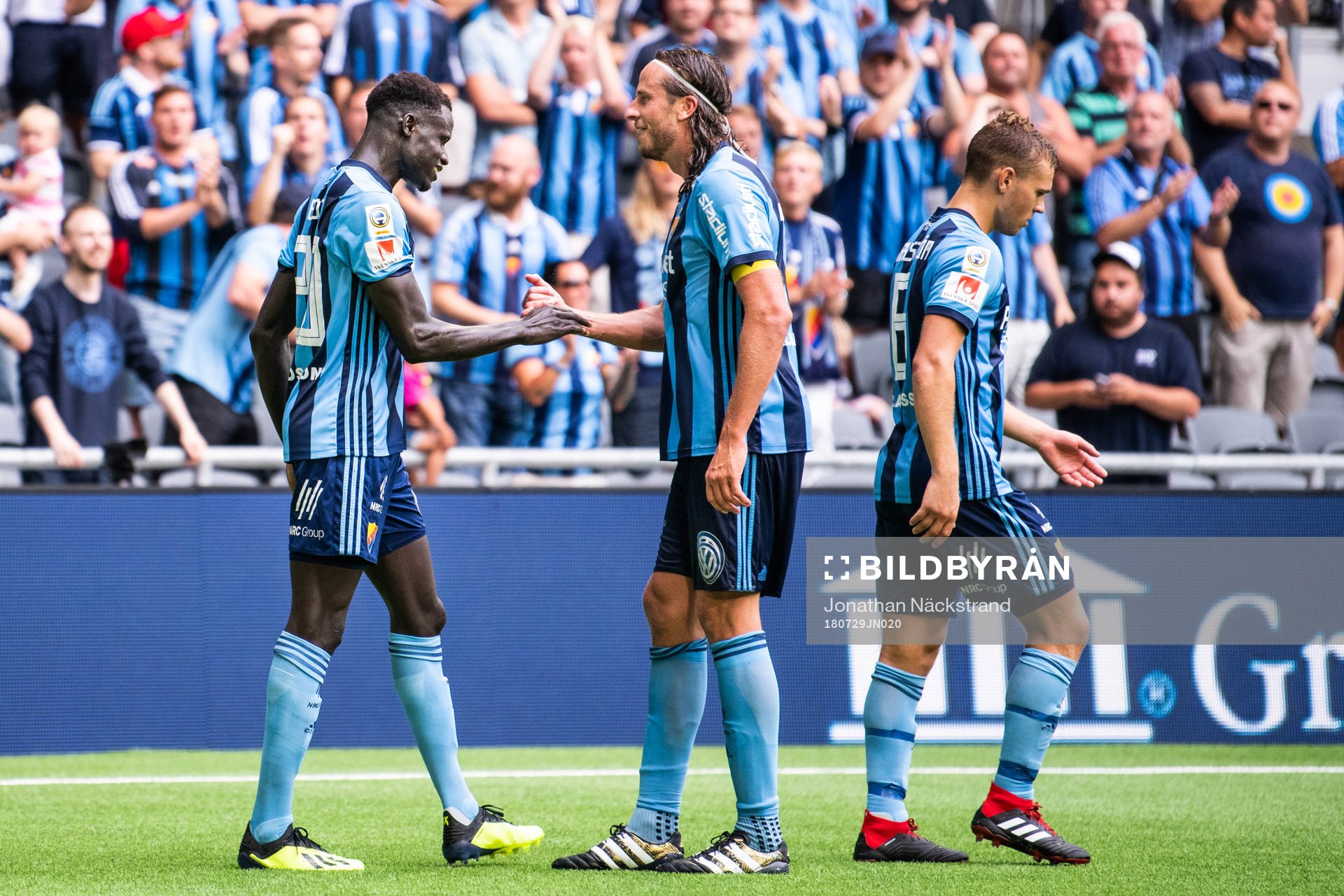 Djurgårdens Aliou Badji jublar med Jonas Olsson