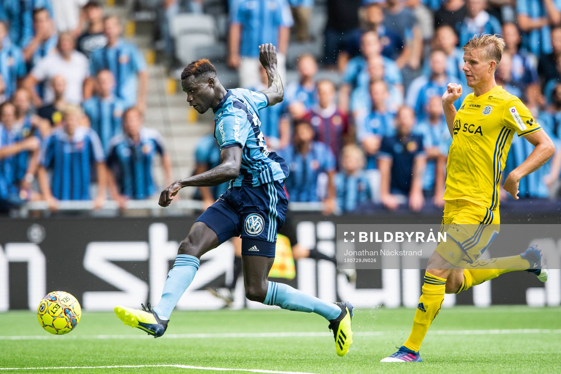 Djurgårdens Aliou Badji skjuter