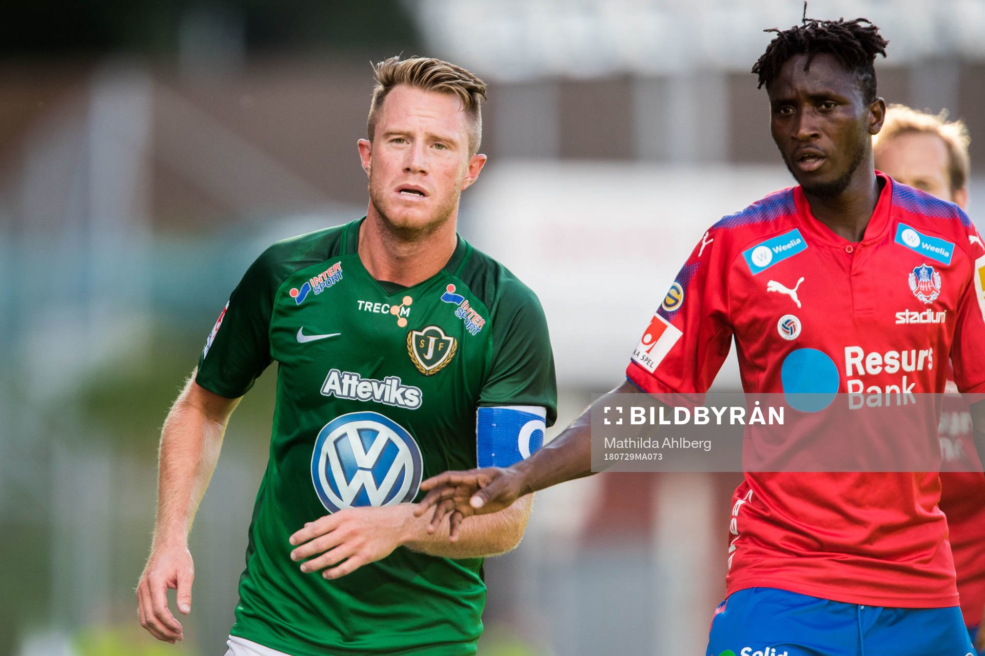 Jönköpings Tommy Thelin och Helsingborgs Mamudu Moro