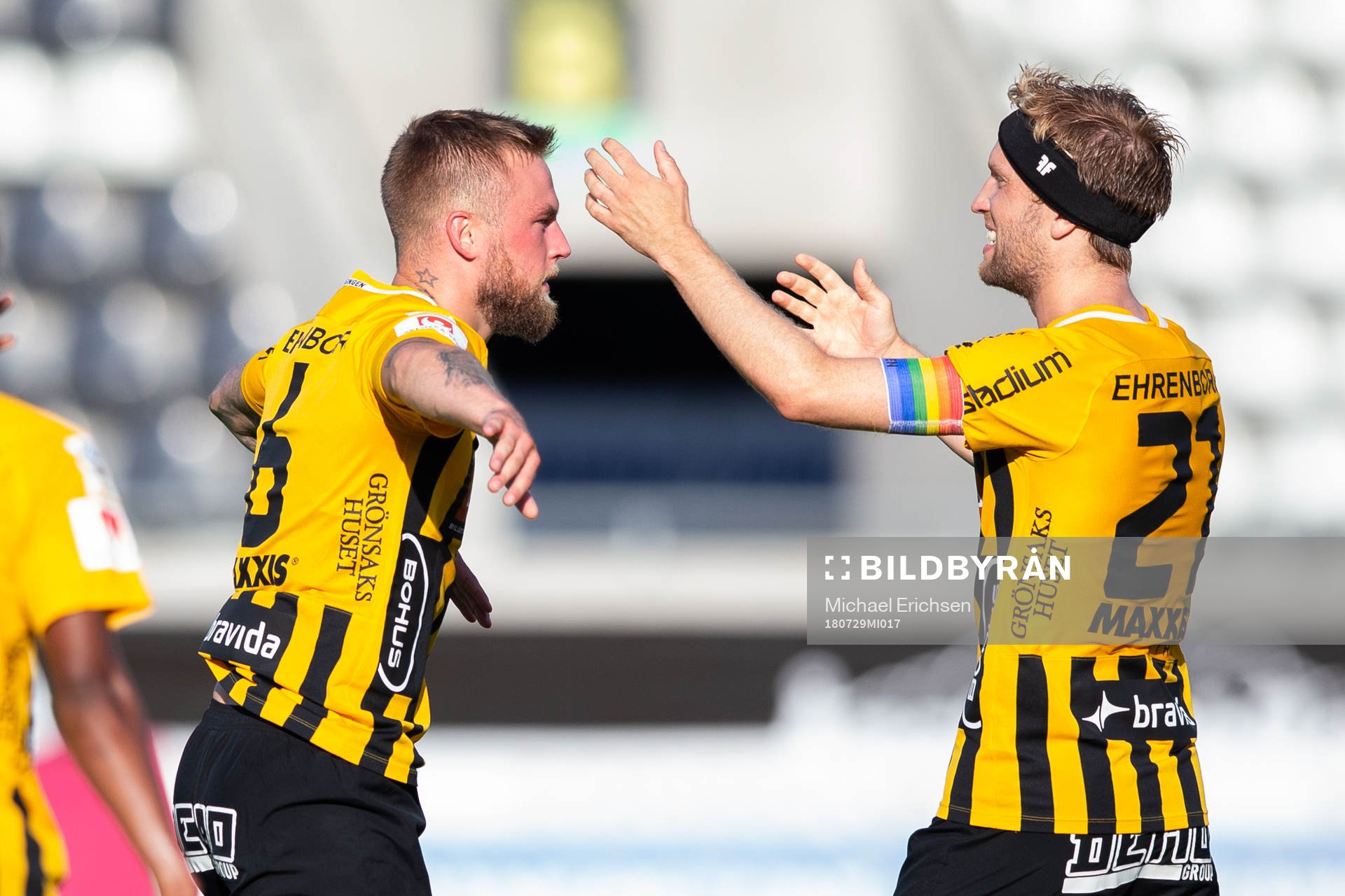 Häckens Alexander Faltsetas jublar med Rasmus Lindgren