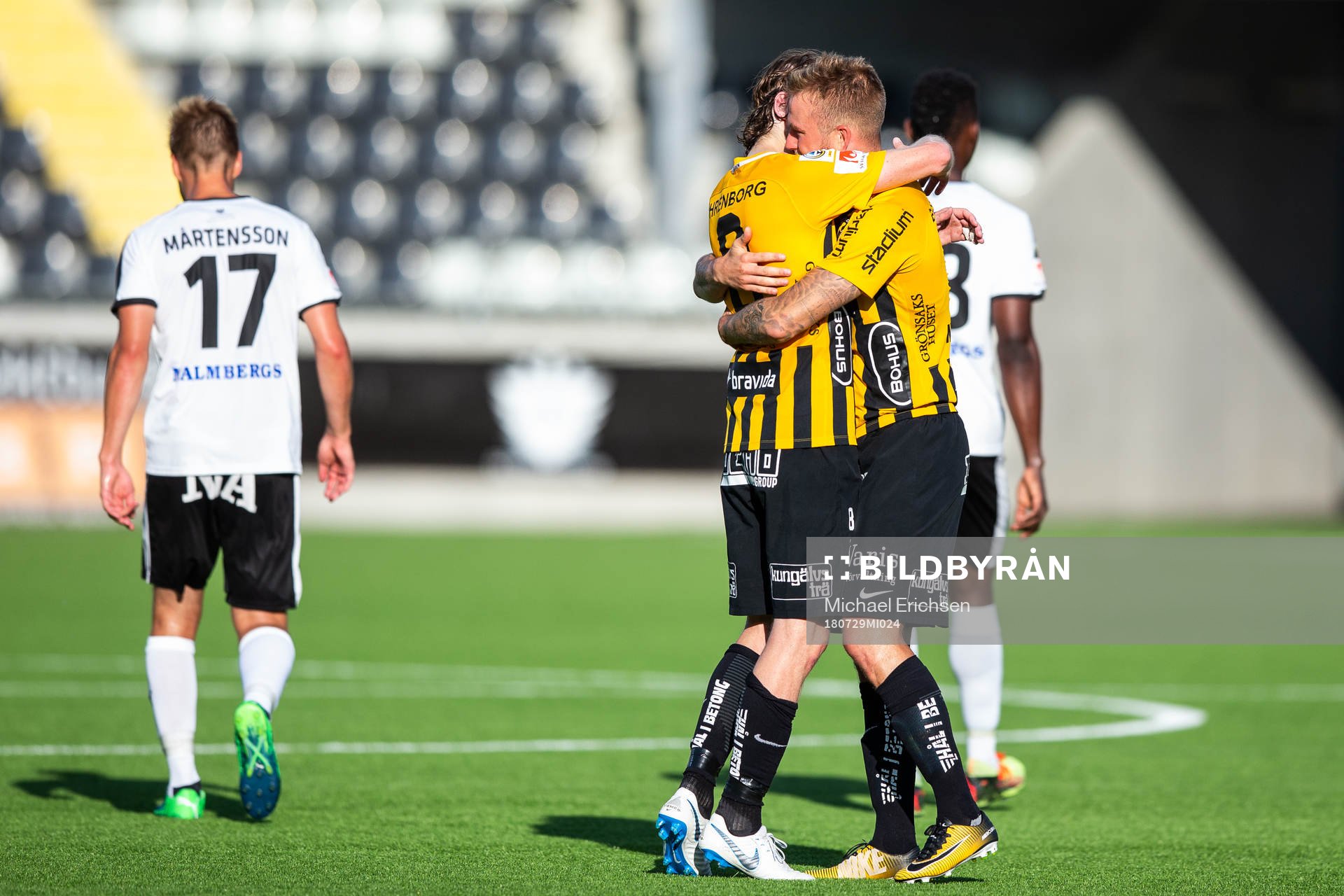 Häckens Erik Friberg kramar om målskytten Alexander