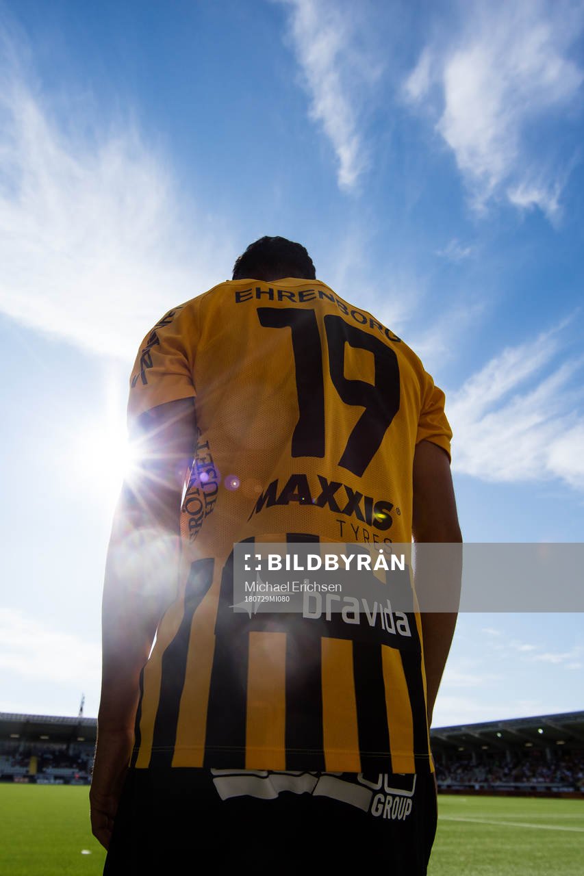 Häckens Daleho Irandust i färd med att slå en hörna