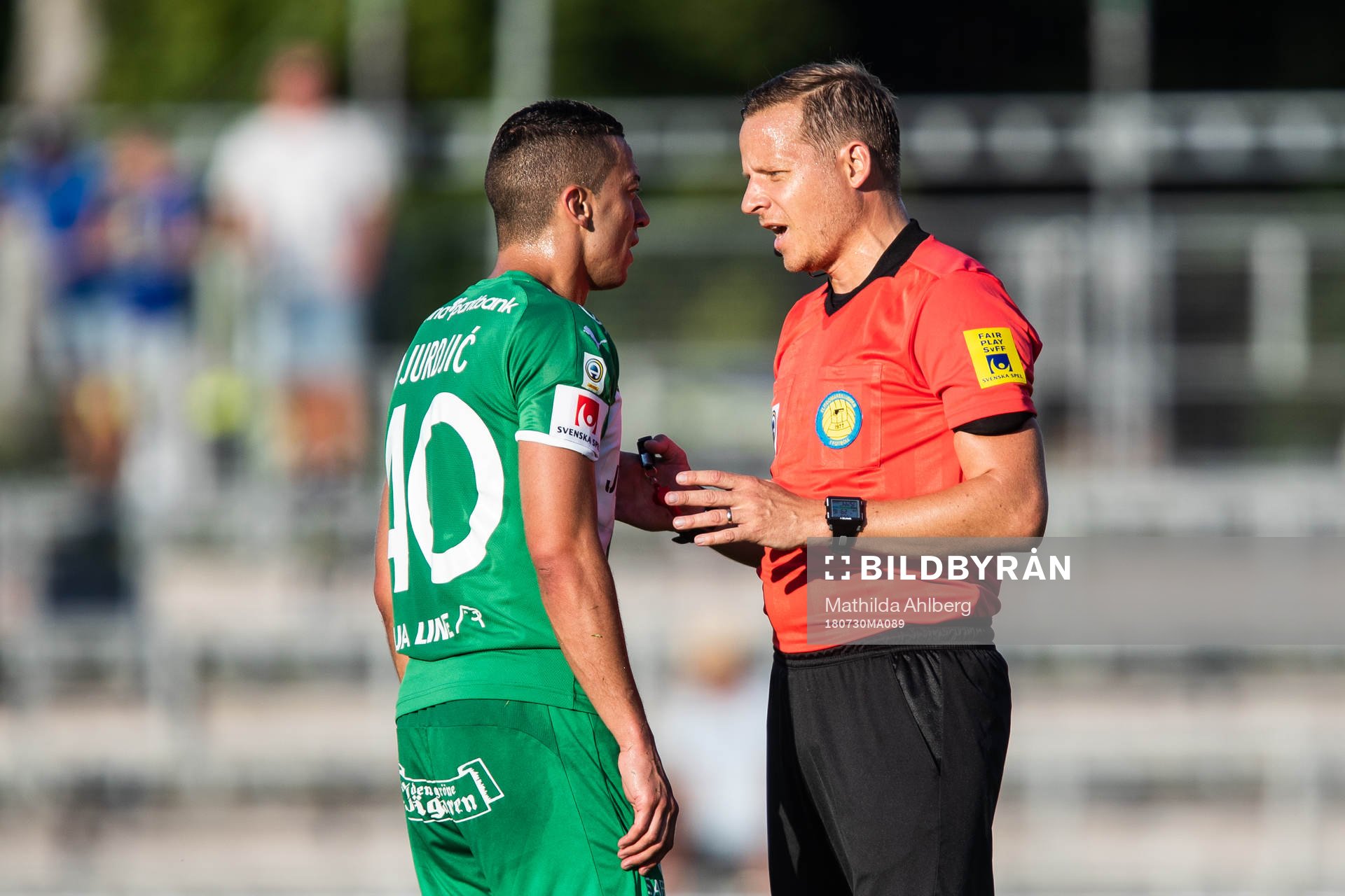 Hammarbys Nikola Djurdjic i diskussion med domare Johan