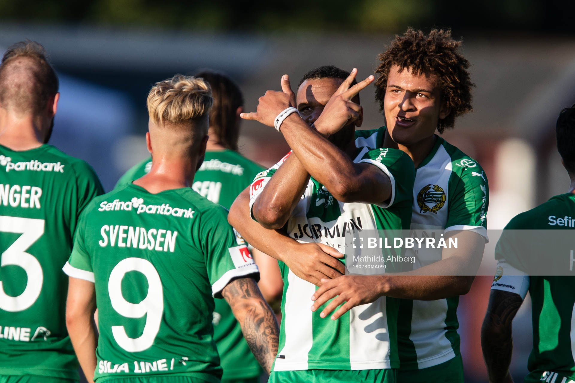 Hammarbys Serge-Junior Martinsson Ngouali jublar med
