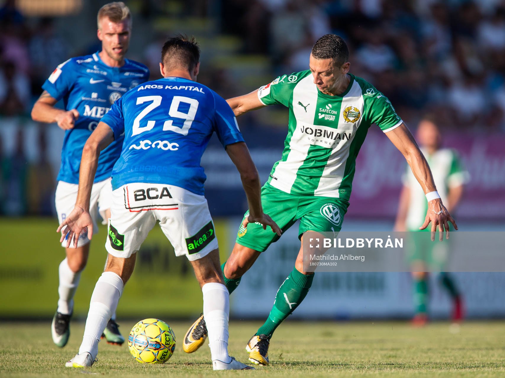 Hammarbys Nikola Djurdjic utmanar Trelleborgs Jasmin Sudic under fotbollsmatchen i Allsvenskan mellan Trelleborg och Hammarby den 30 juli 2018 i Trelleborg.