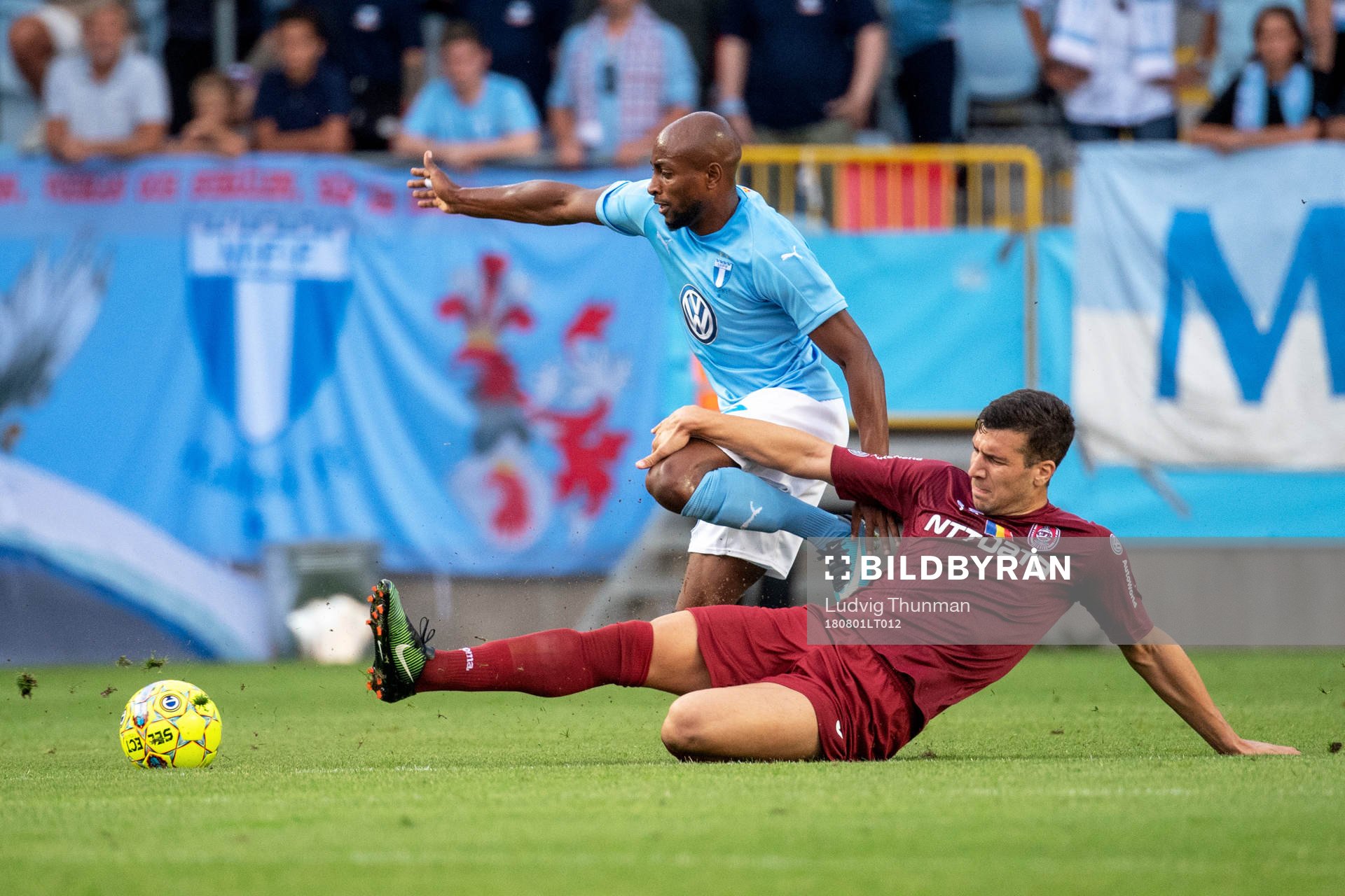 George Tucudean of Cluj and Fouad Bachirou of Malmö FF