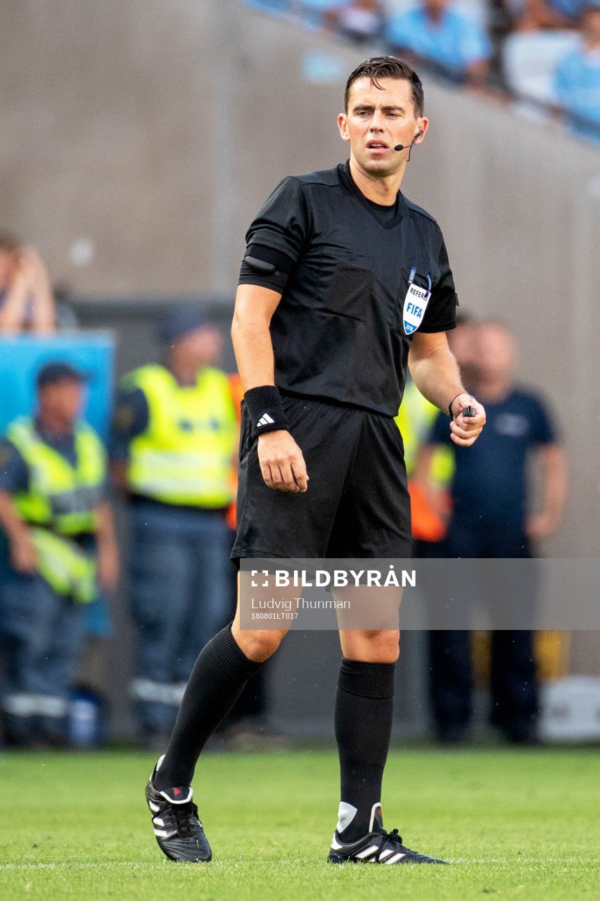 referee Andrew Dallas