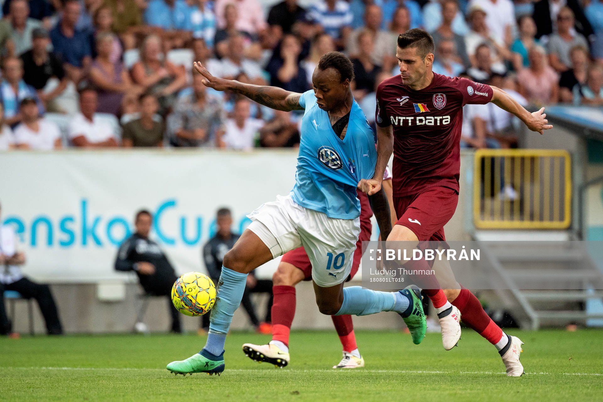 Andrei Muresan of Cluj and Carlos Strandberg of Malmö FF