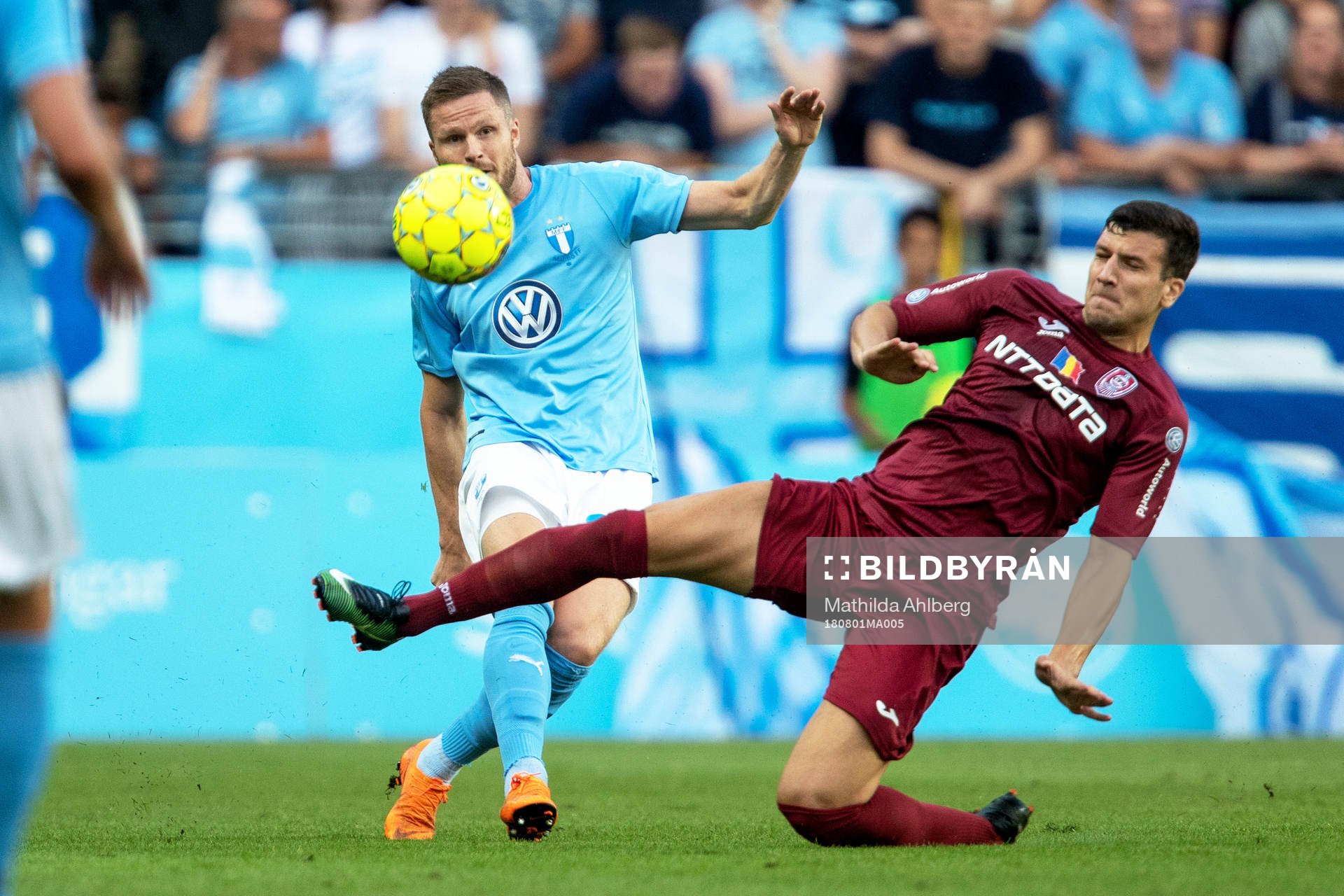 Lasse Nielsen of Malmö FF and George Tucudean of Cluj