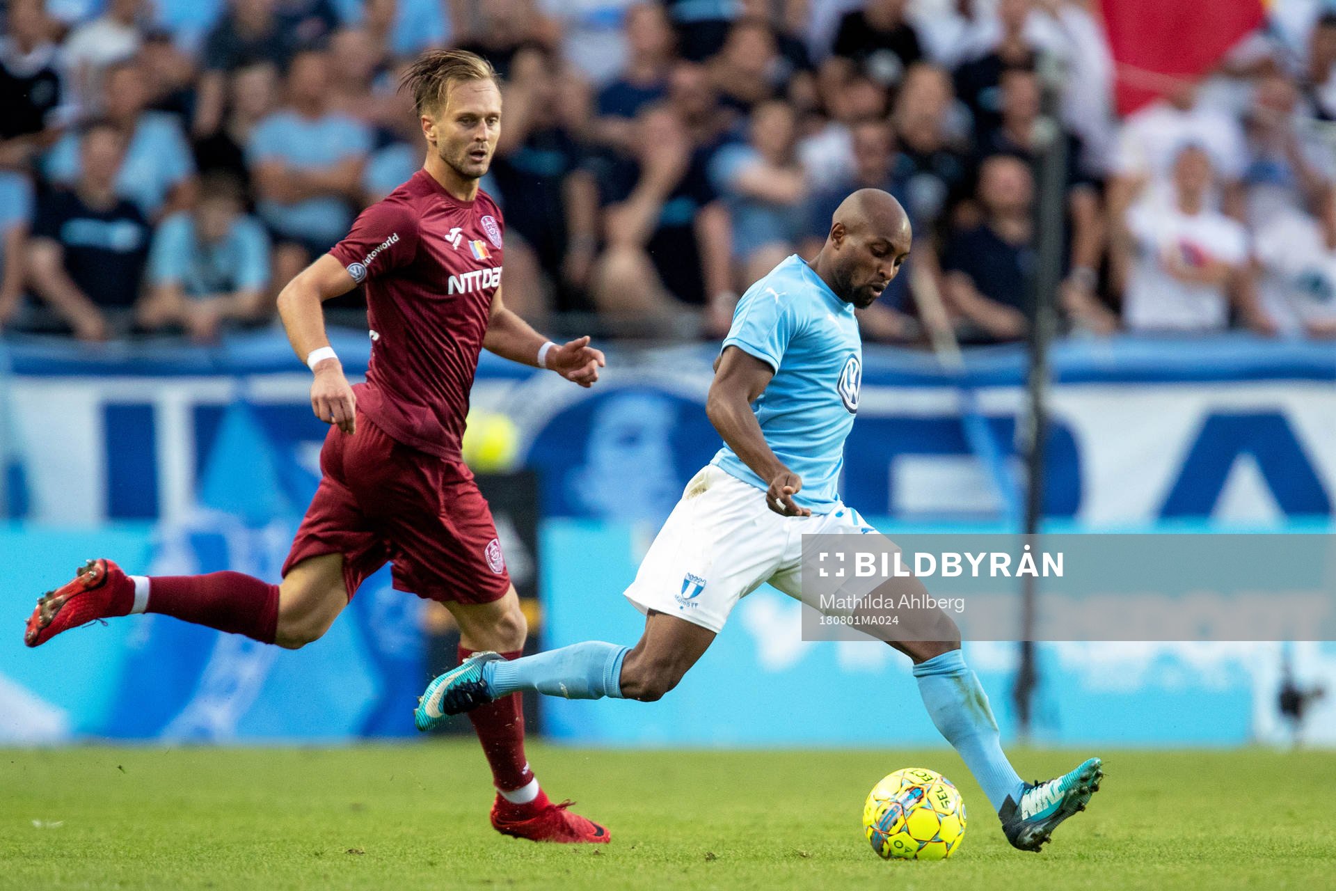 Damjan Đokovic of Cluj and Fouad Bachirou of Malmö FF